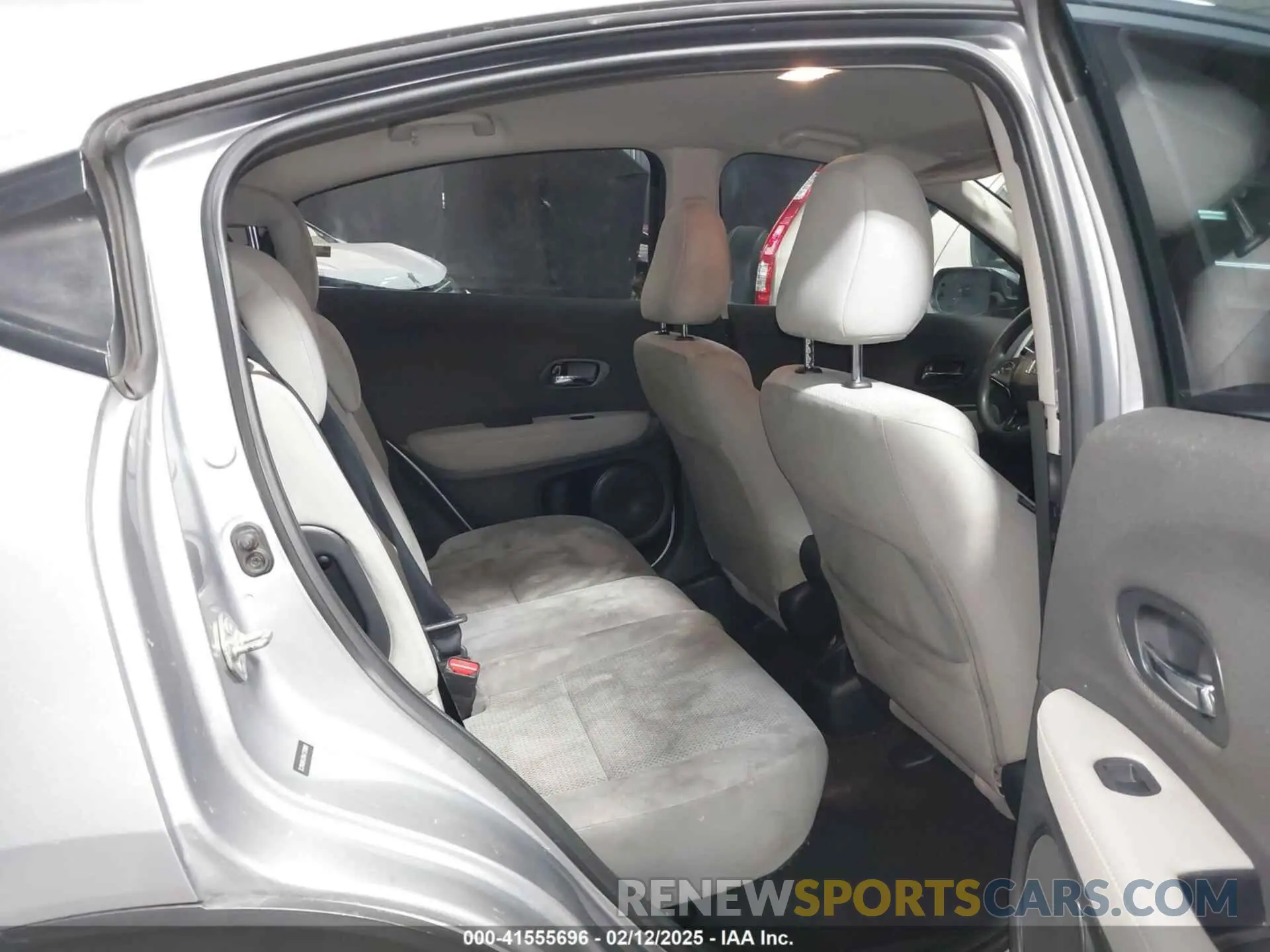 8 fotografías del automóvil dañado 3CZRU6H33KG733665 HONDA HR-V 2019