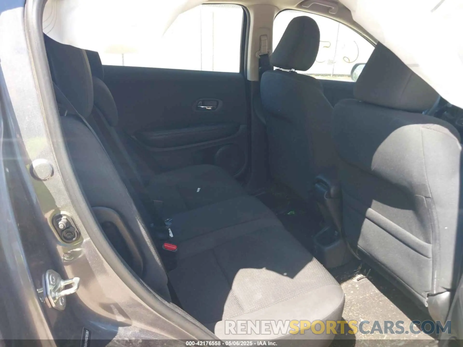 8 fotografías del automóvil dañado 3CZRU6H34KG705387 HONDA HR-V 2019