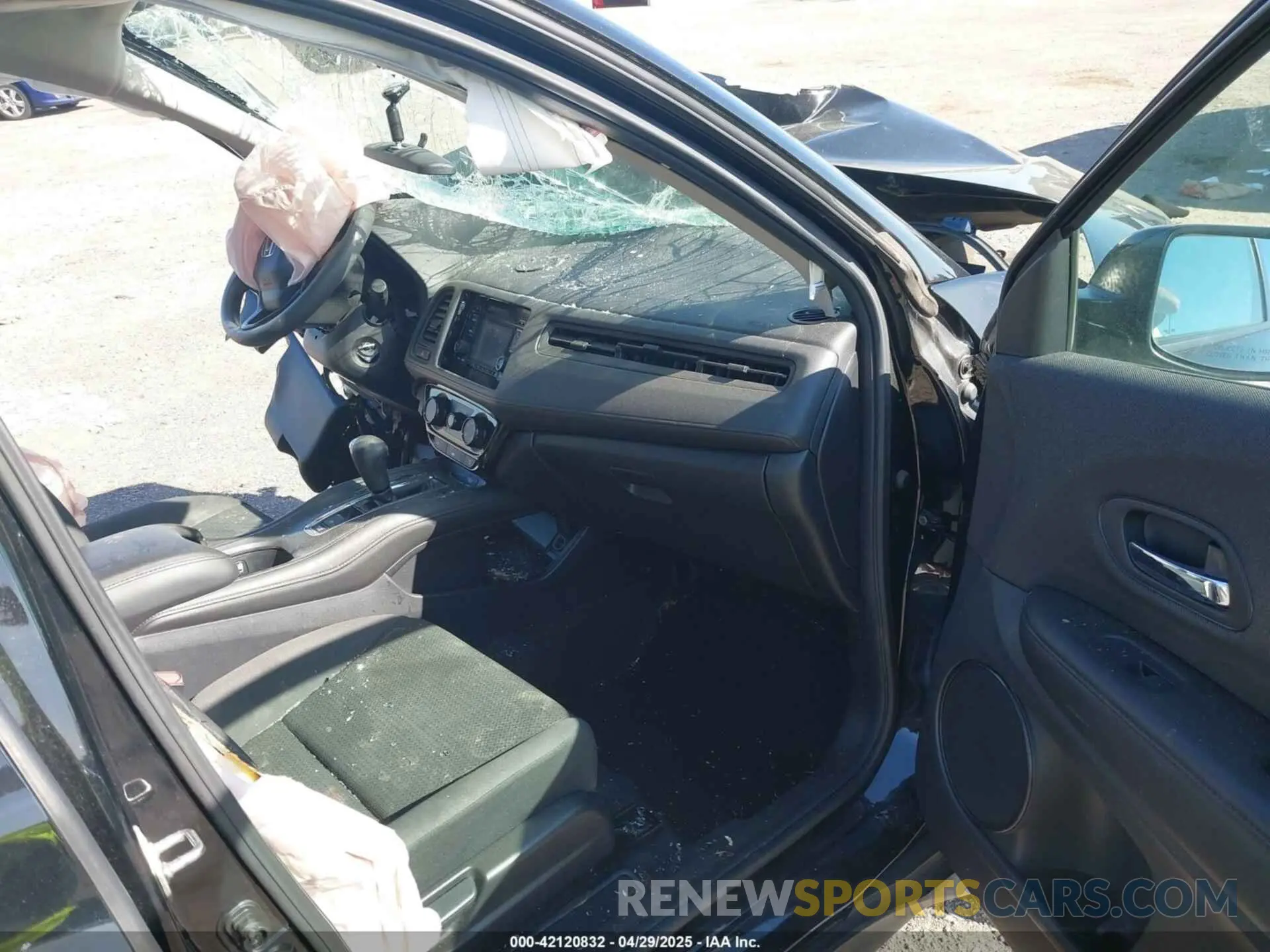 5 fotografías del automóvil dañado 3CZRU6H37KG720353 HONDA HR-V 2019