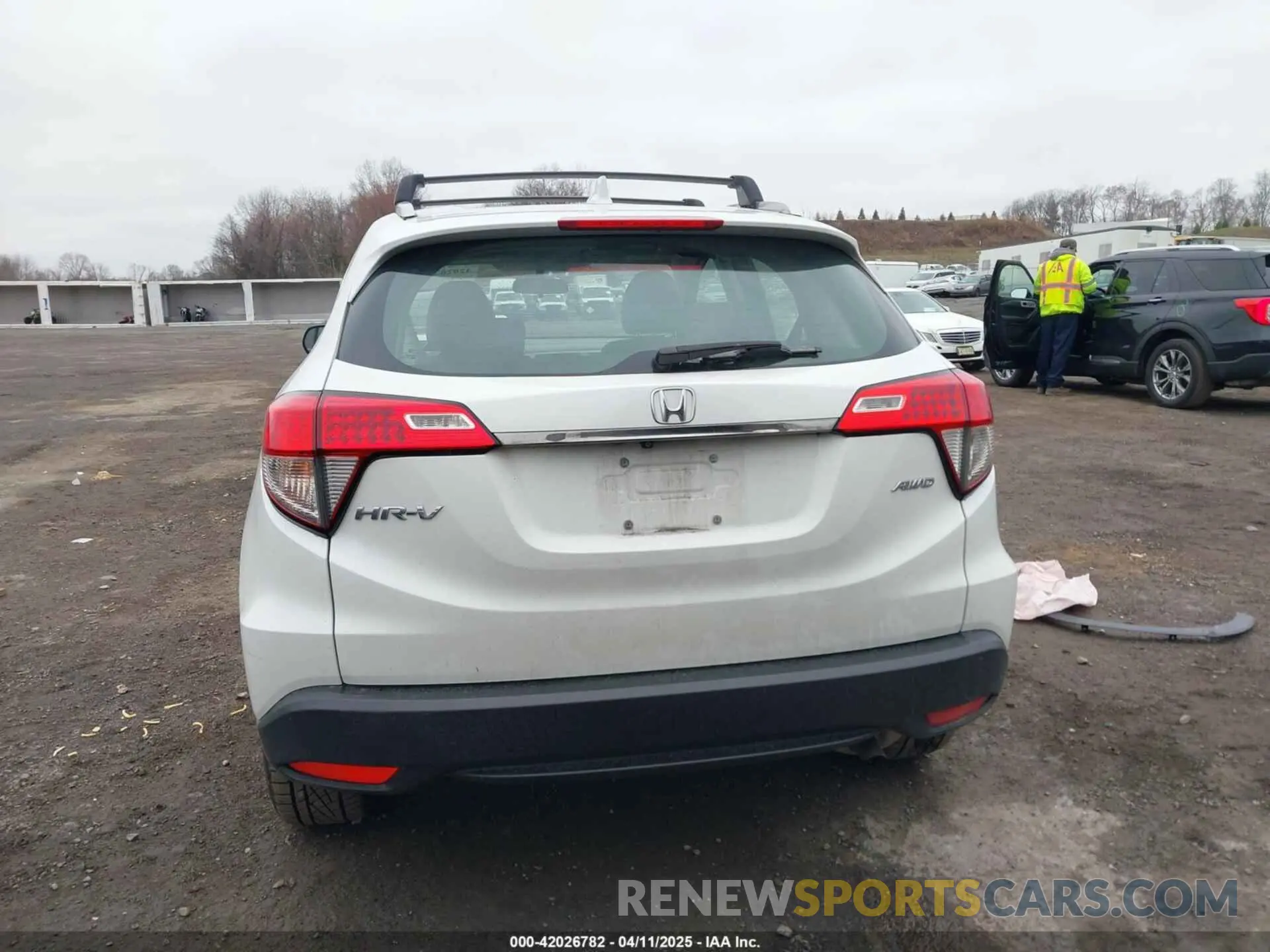 16 fotografías del automóvil dañado 3CZRU6H38KM743805 HONDA HR-V 2019