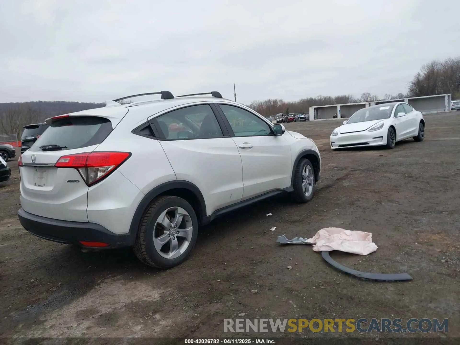 4 fotografías del automóvil dañado 3CZRU6H38KM743805 HONDA HR-V 2019