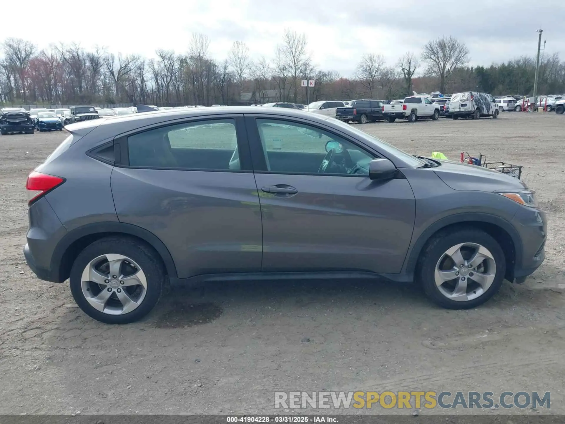 13 fotografías del automóvil dañado 3CZRU6H3XKG724400 HONDA HR-V 2019