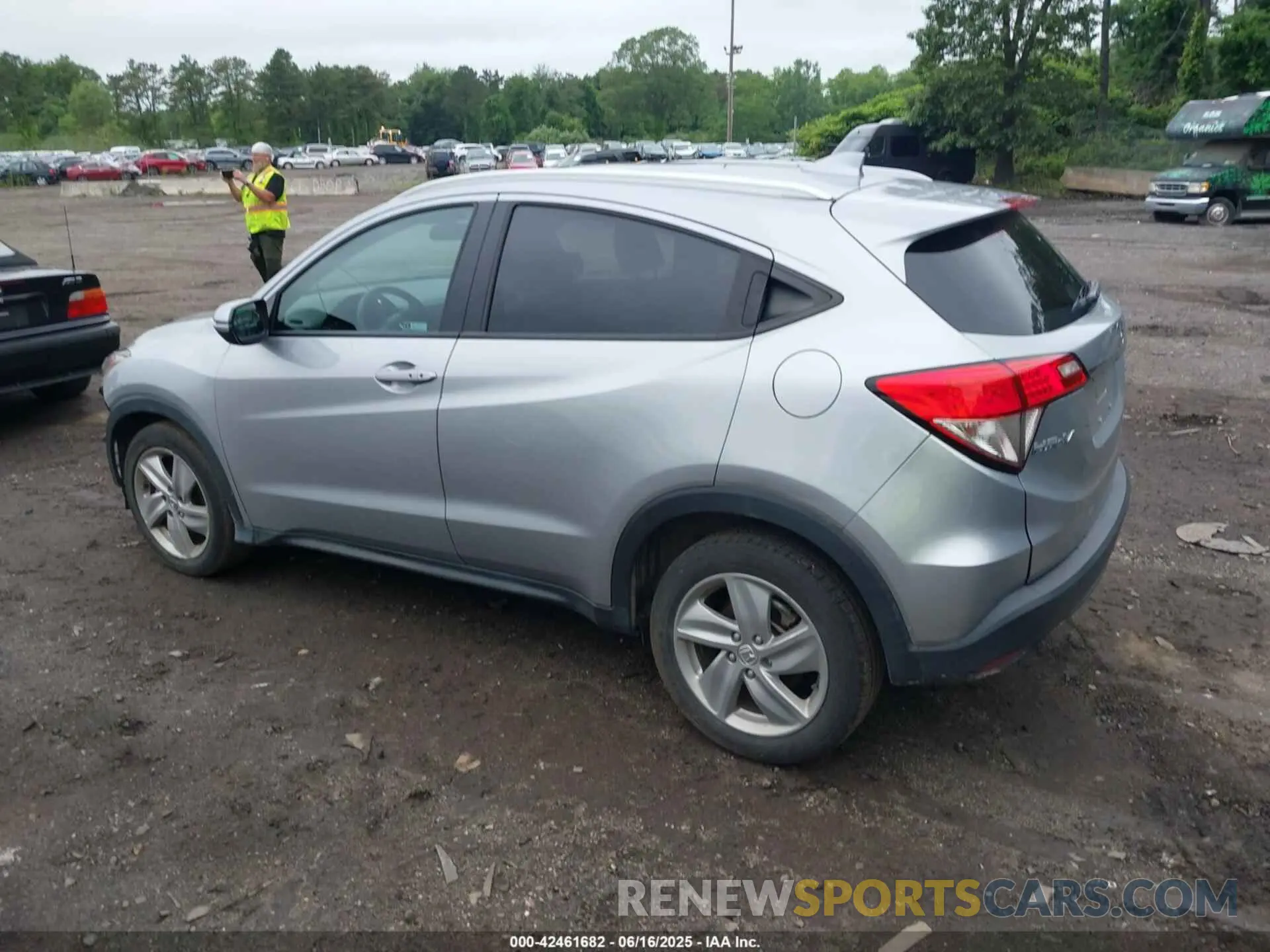 14 fotografías del automóvil dañado 3CZRU6H50KM725915 HONDA HR-V 2019