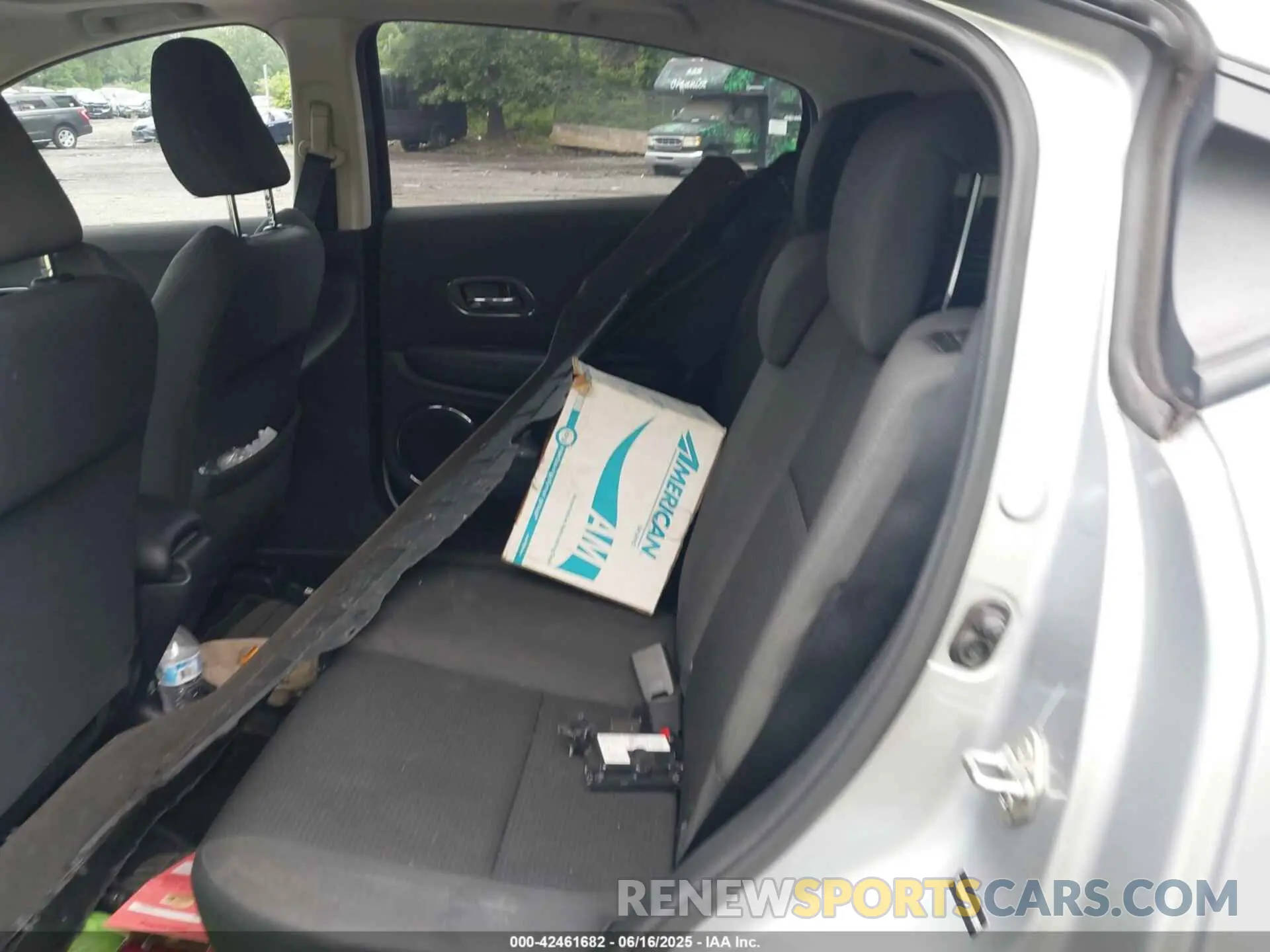 8 fotografías del automóvil dañado 3CZRU6H50KM725915 HONDA HR-V 2019