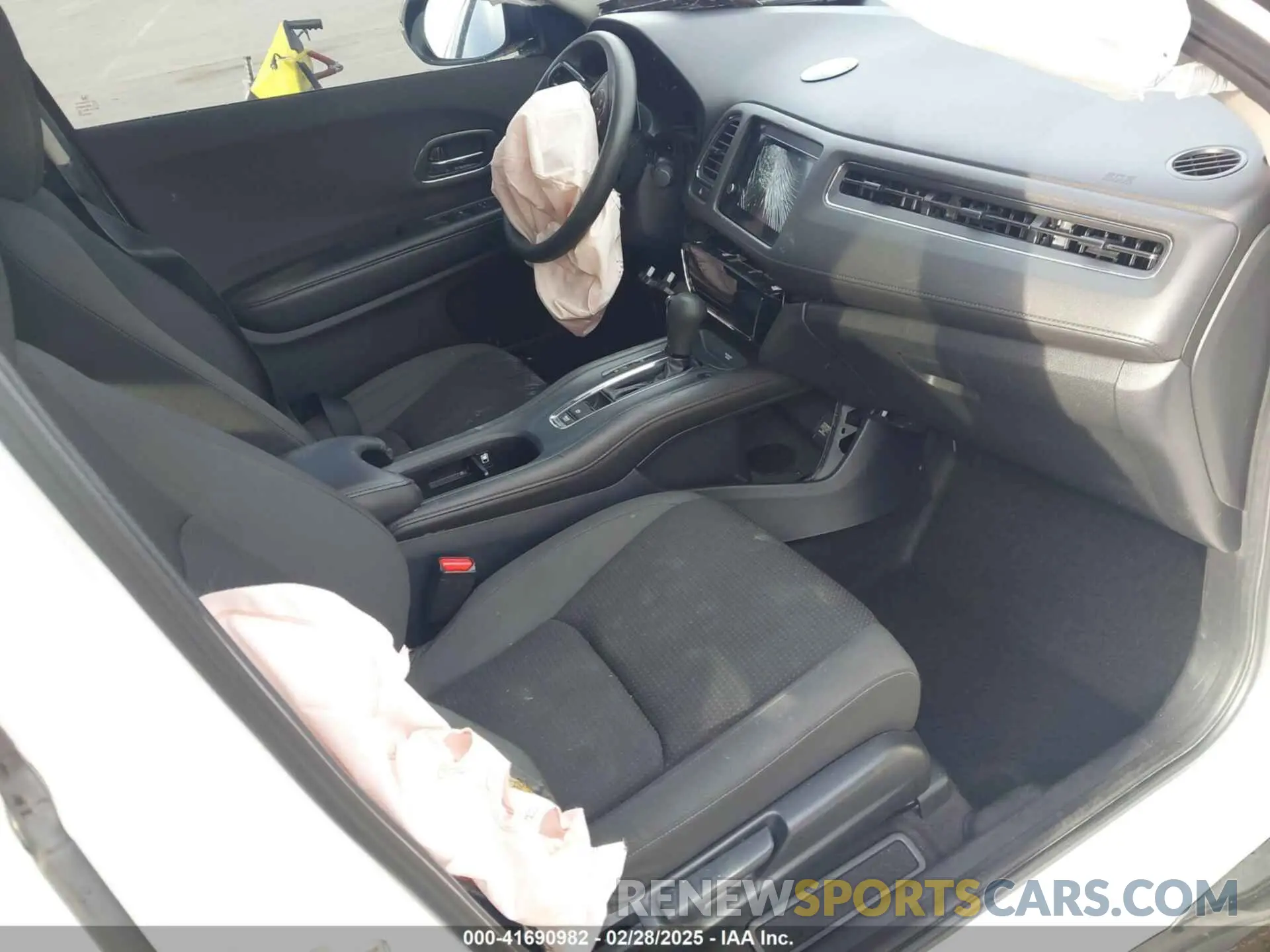 5 fotografías del automóvil dañado 3CZRU6H50KM732508 HONDA HR-V 2019
