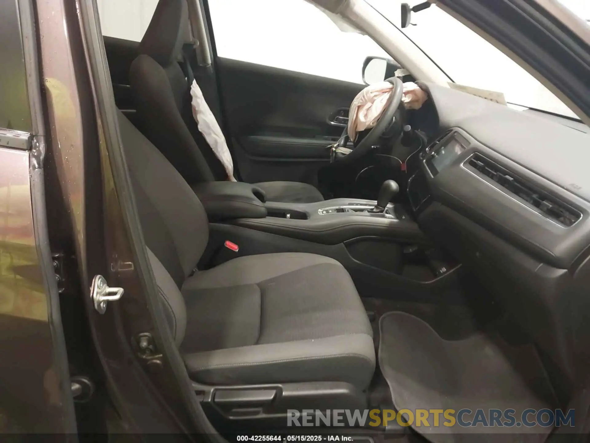 5 fotografías del automóvil dañado 3CZRU6H51KM731531 HONDA HR-V 2019