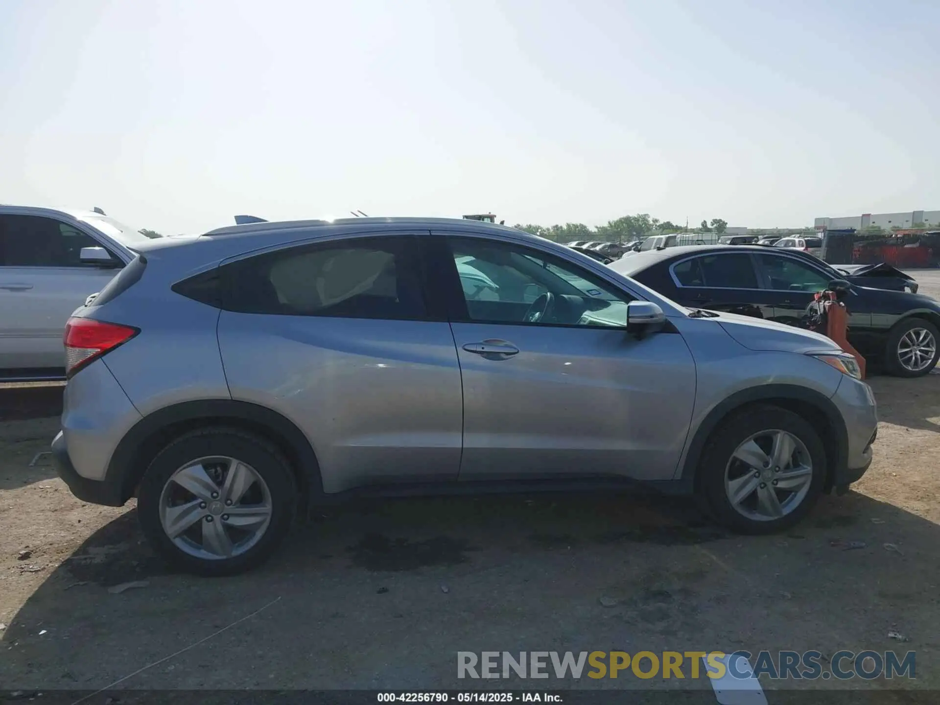 13 fotografías del automóvil dañado 3CZRU6H53KM733846 HONDA HR-V 2019