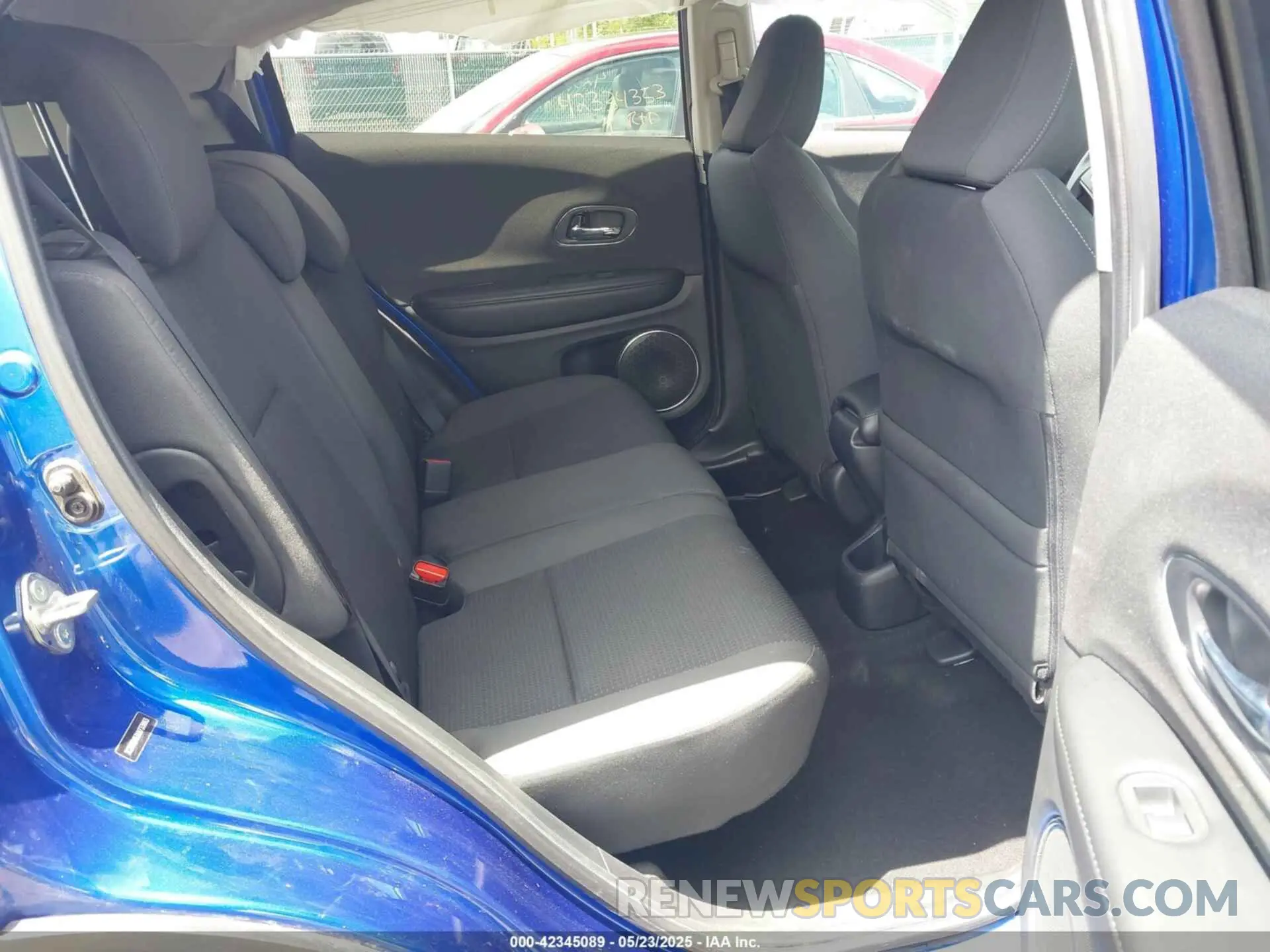 8 fotografías del automóvil dañado 3CZRU6H53KM733863 HONDA HR-V 2019
