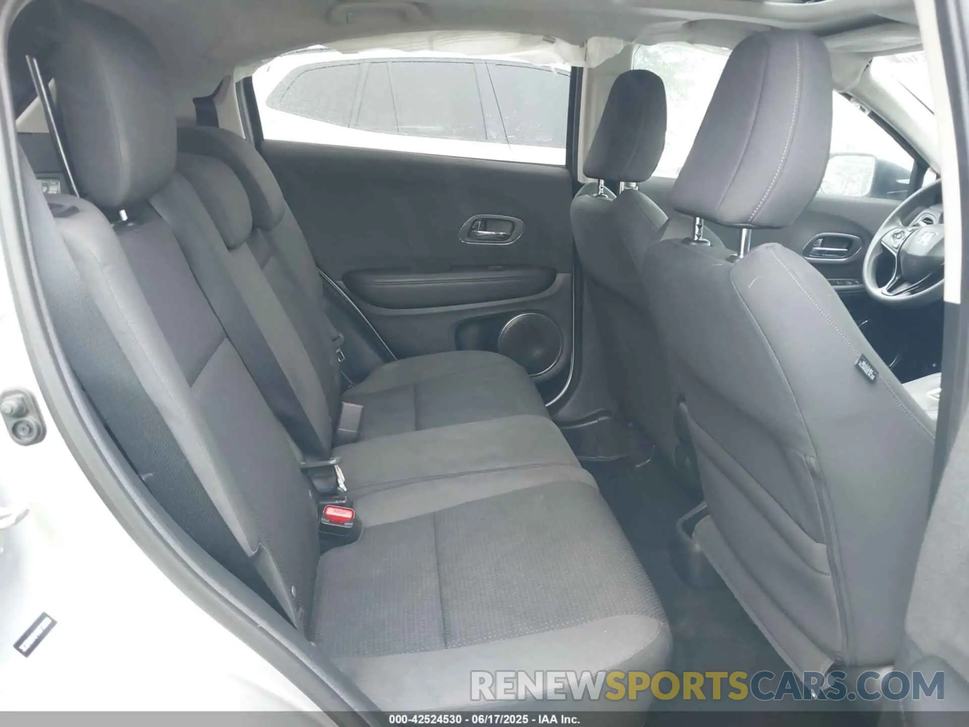 8 fotografías del automóvil dañado 3CZRU6H54KM726968 HONDA HR-V 2019