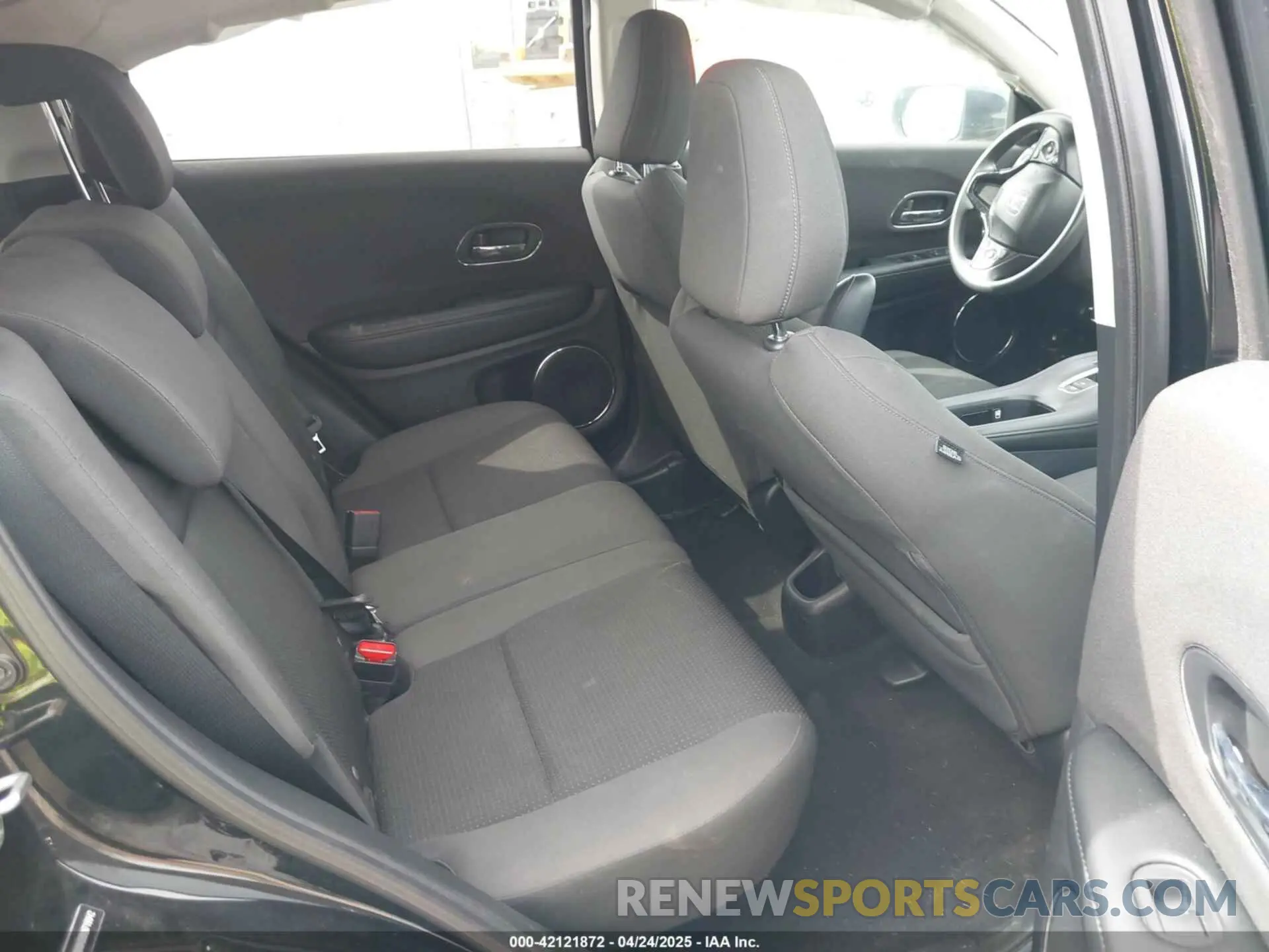8 fotografías del automóvil dañado 3CZRU6H56KM719942 HONDA HR-V 2019