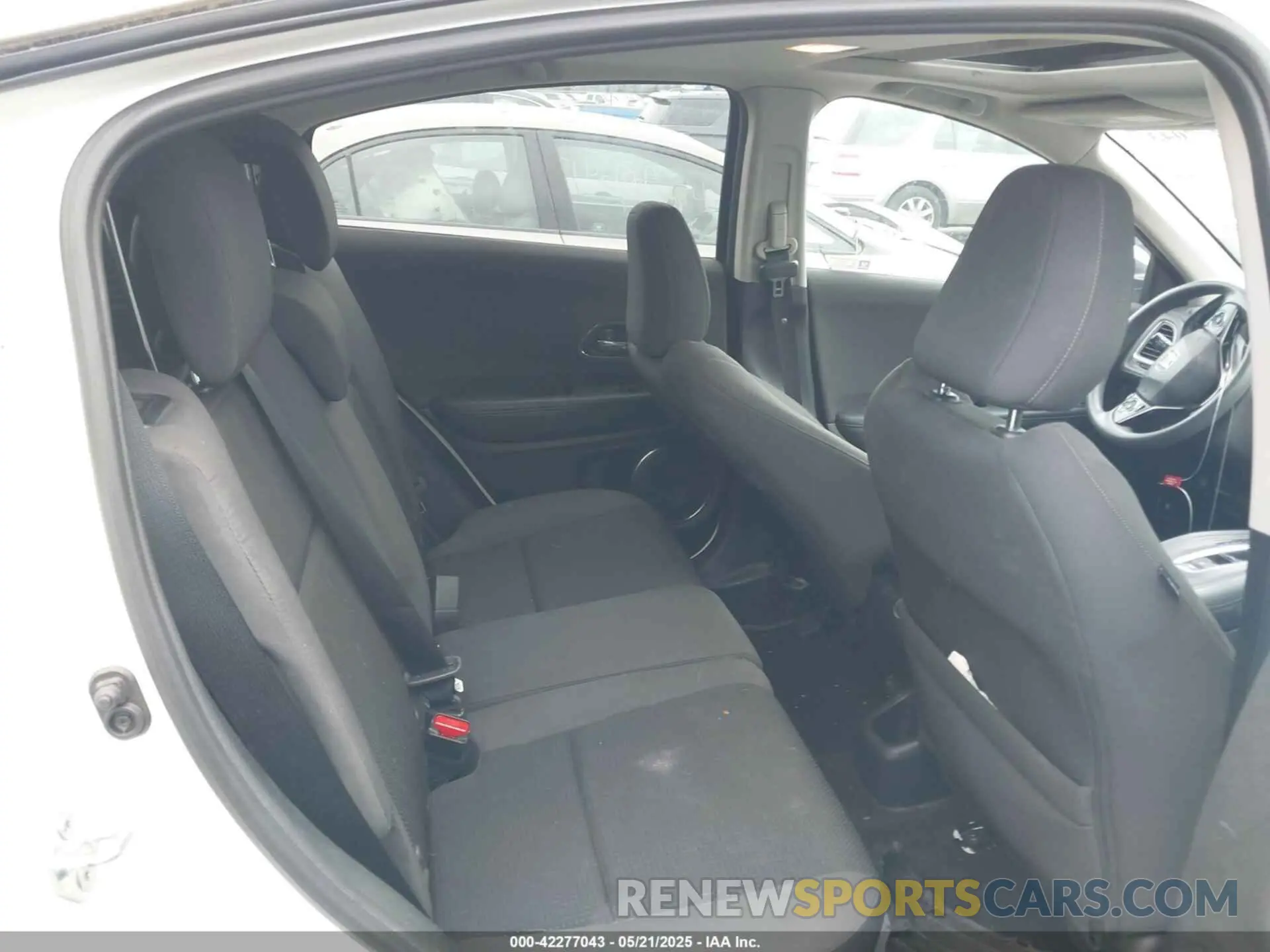 8 fotografías del automóvil dañado 3CZRU6H56KM727989 HONDA HR-V 2019