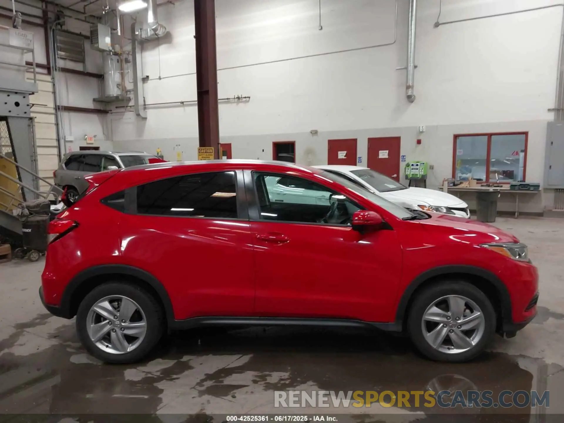 13 fotografías del automóvil dañado 3CZRU6H59KM706960 HONDA HR-V 2019