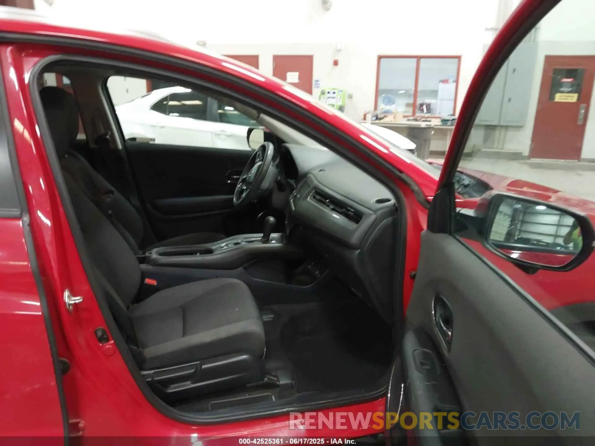 5 fotografías del automóvil dañado 3CZRU6H59KM706960 HONDA HR-V 2019