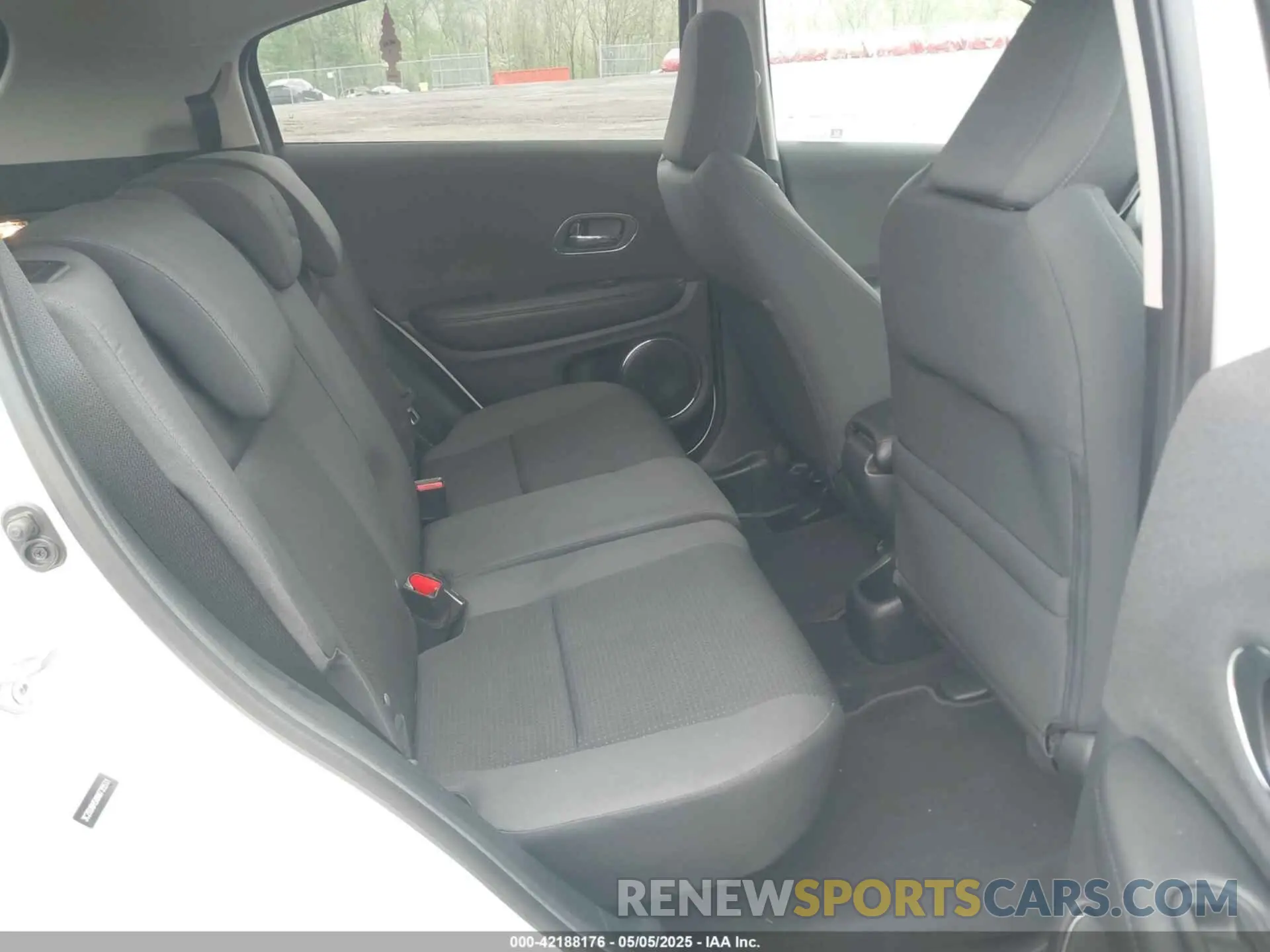 8 fotografías del automóvil dañado 3CZRU6H5XKM735531 HONDA HR-V 2019