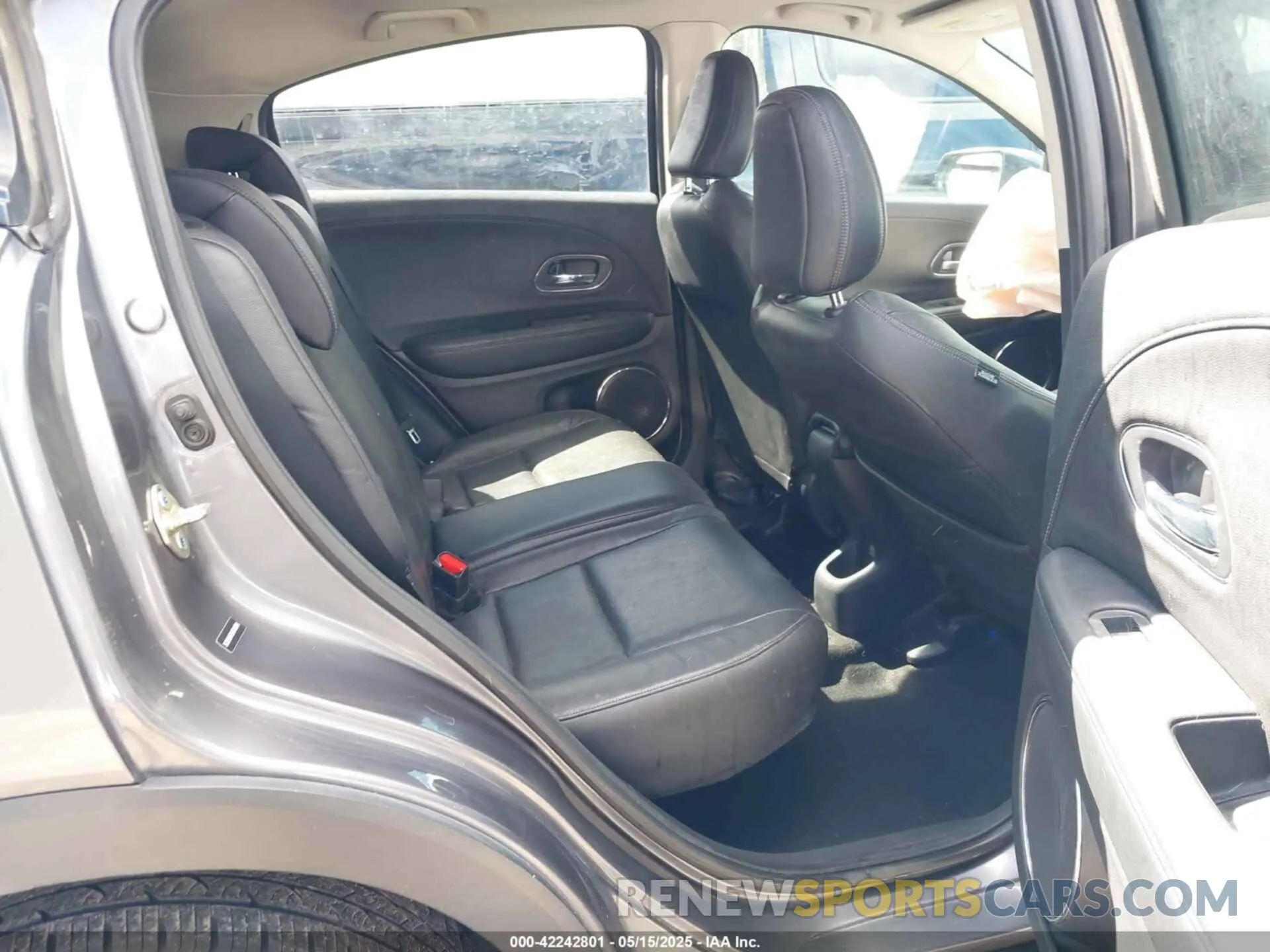 8 fotografías del automóvil dañado 3CZRU6H75KM710599 HONDA HR-V 2019