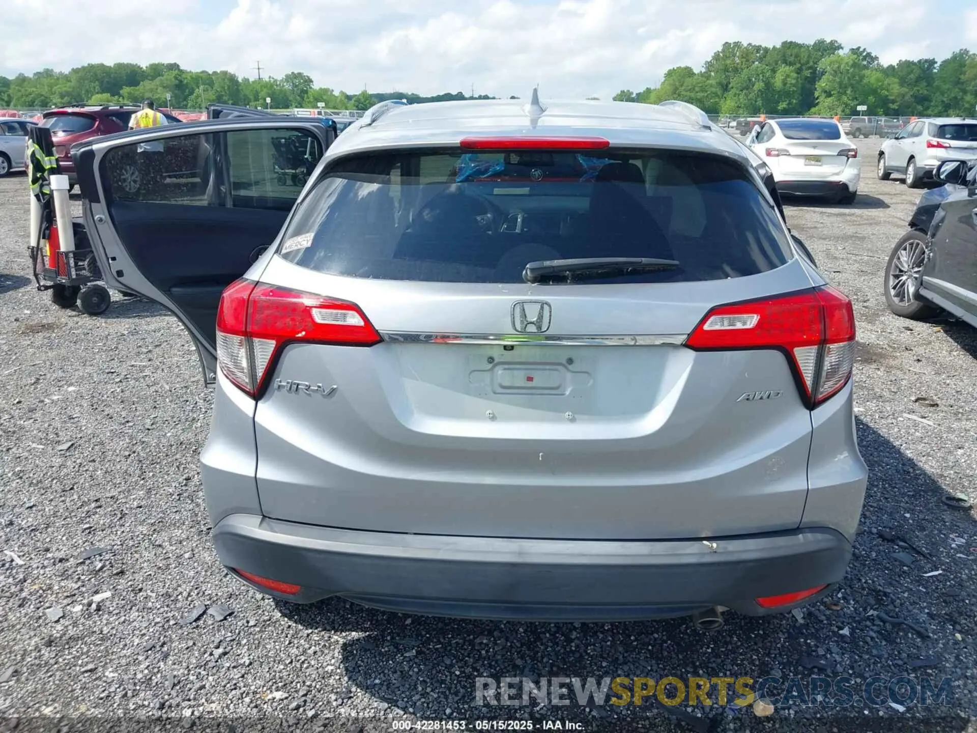 16 fotografías del automóvil dañado 3CZRU6H75KM722378 HONDA HR-V 2019
