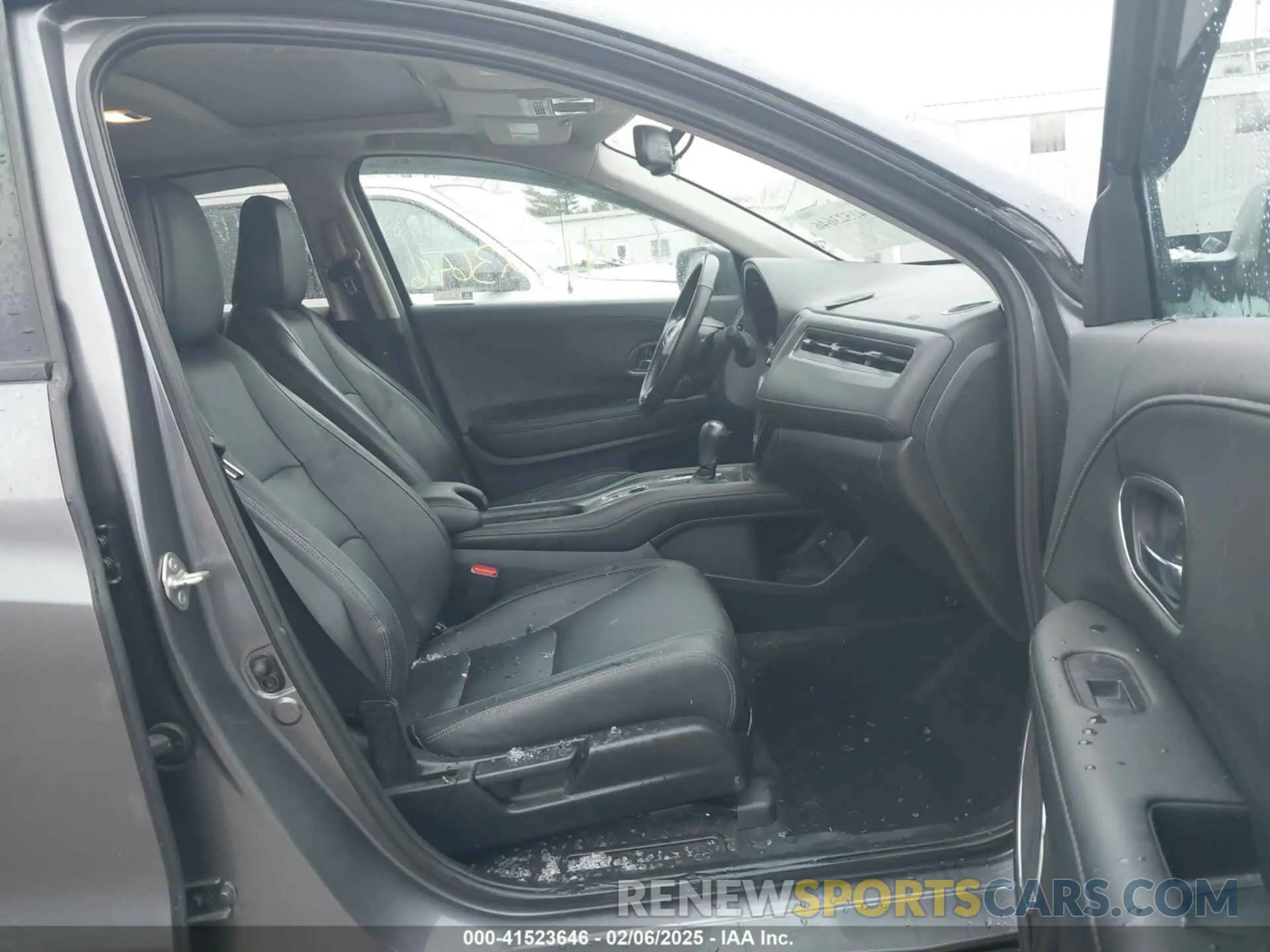 5 fotografías del automóvil dañado 3CZRU6H77KM735942 HONDA HR-V 2019