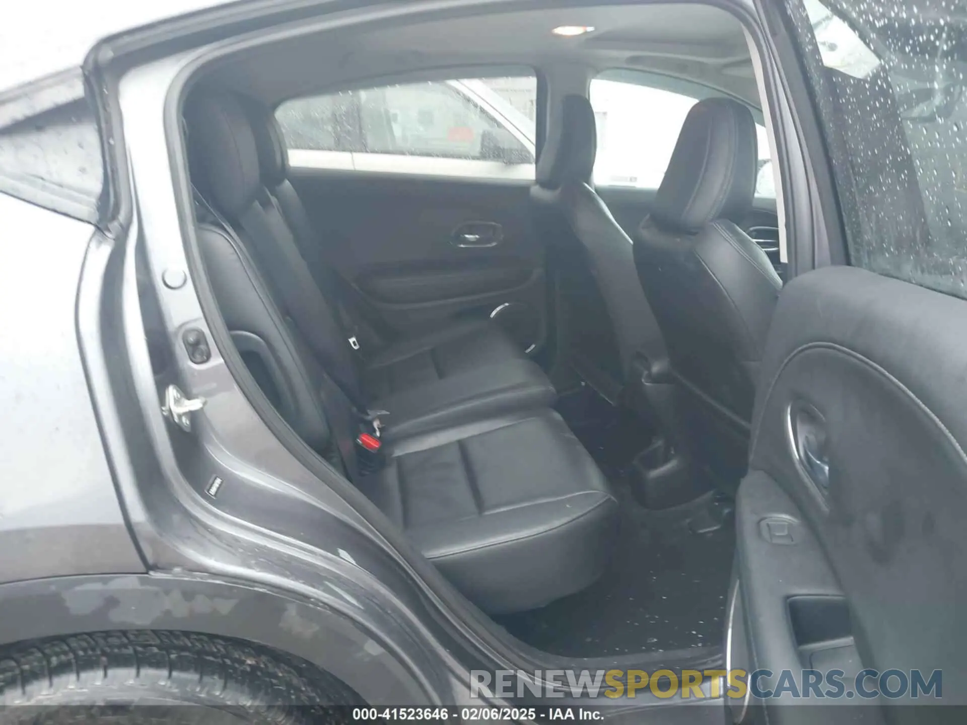 8 fotografías del automóvil dañado 3CZRU6H77KM735942 HONDA HR-V 2019