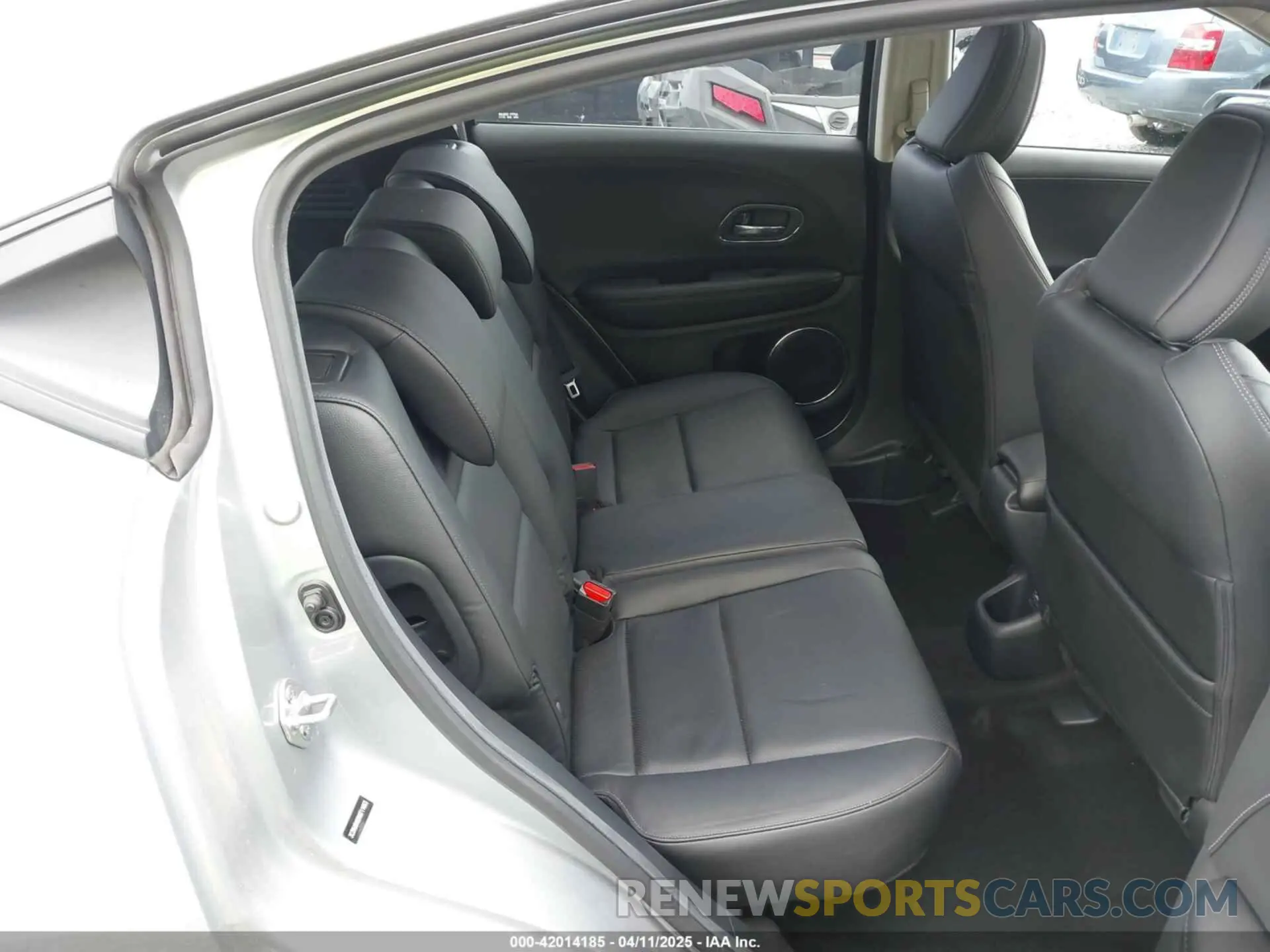 8 fotografías del automóvil dañado 3CZRU6H92KM711663 HONDA HR-V 2019