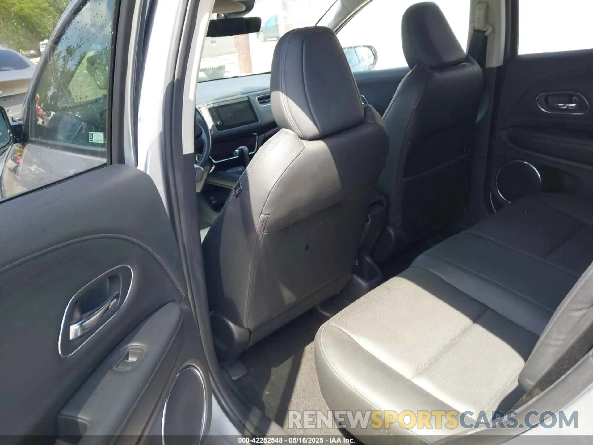 8 fotografías del automóvil dañado 3CZRU6H94KM702012 HONDA HR-V 2019