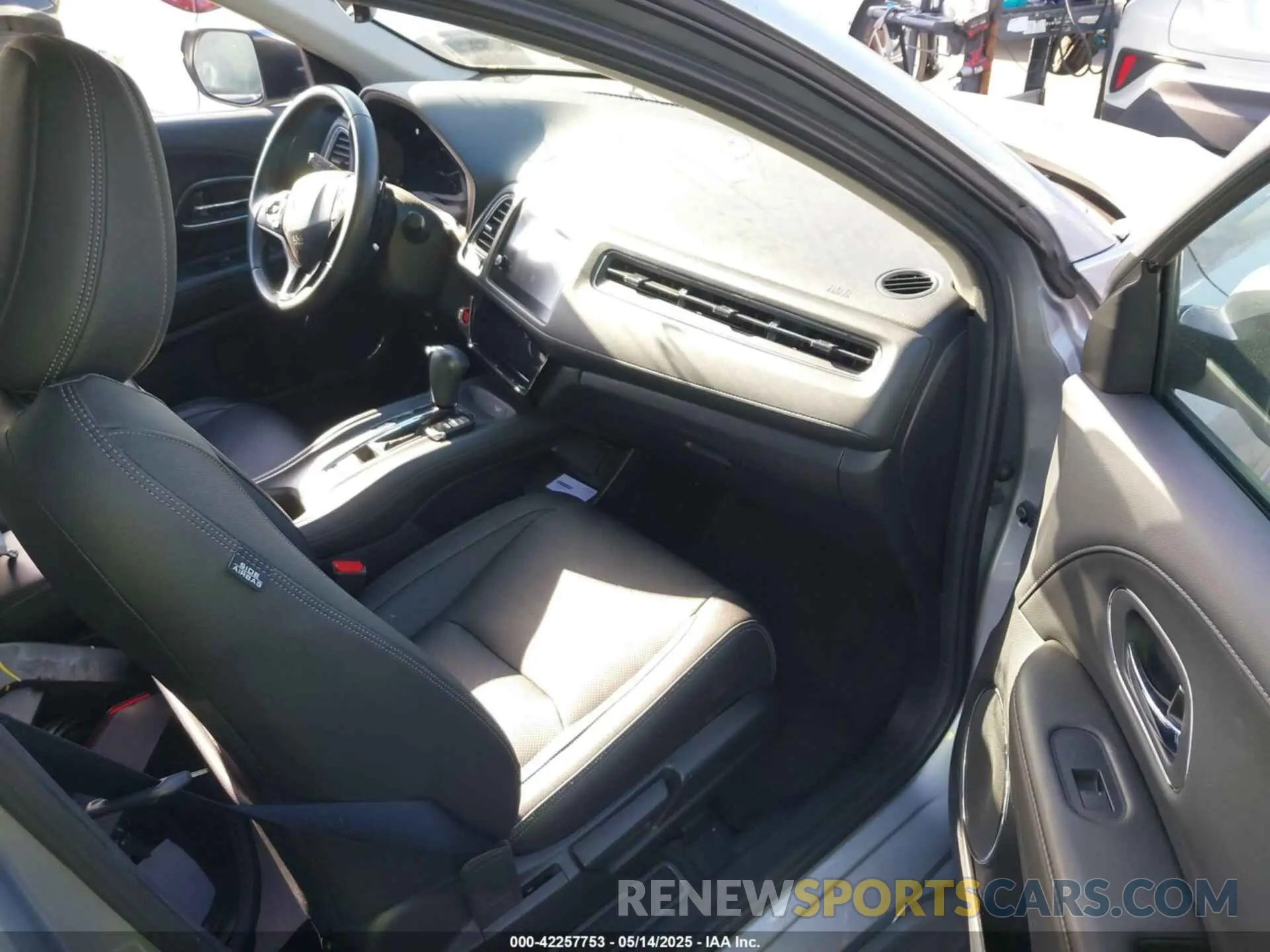 5 fotografías del automóvil dañado 3CZRU6H97KM711674 HONDA HR-V 2019
