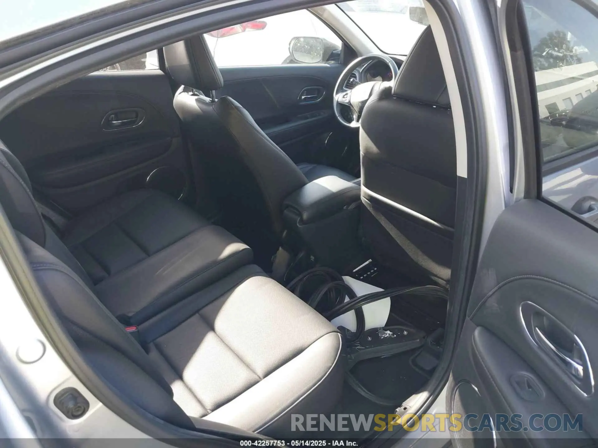 8 fotografías del automóvil dañado 3CZRU6H97KM711674 HONDA HR-V 2019