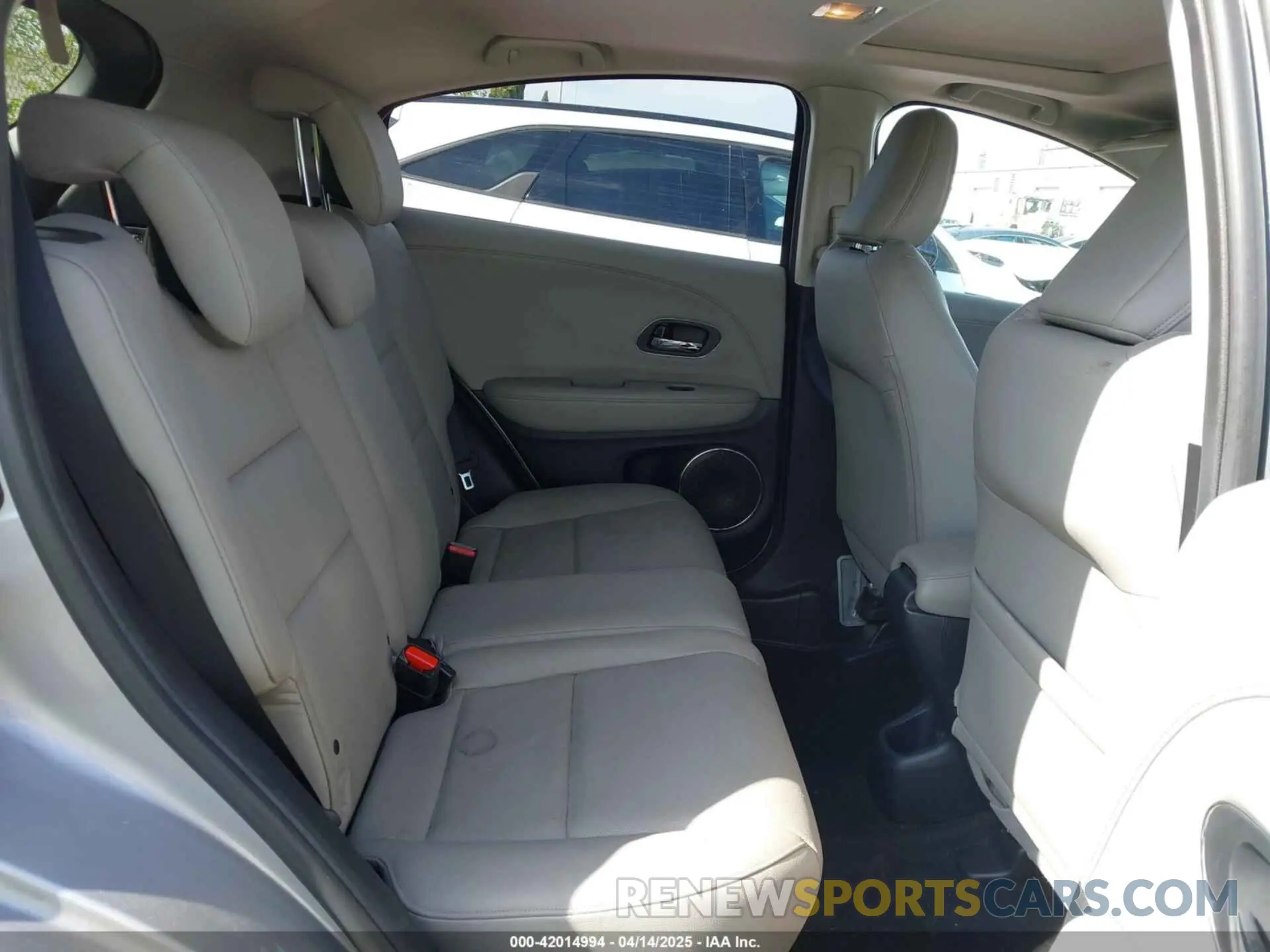 8 fotografías del automóvil dañado 3CZRU6H99KM715113 HONDA HR-V 2019