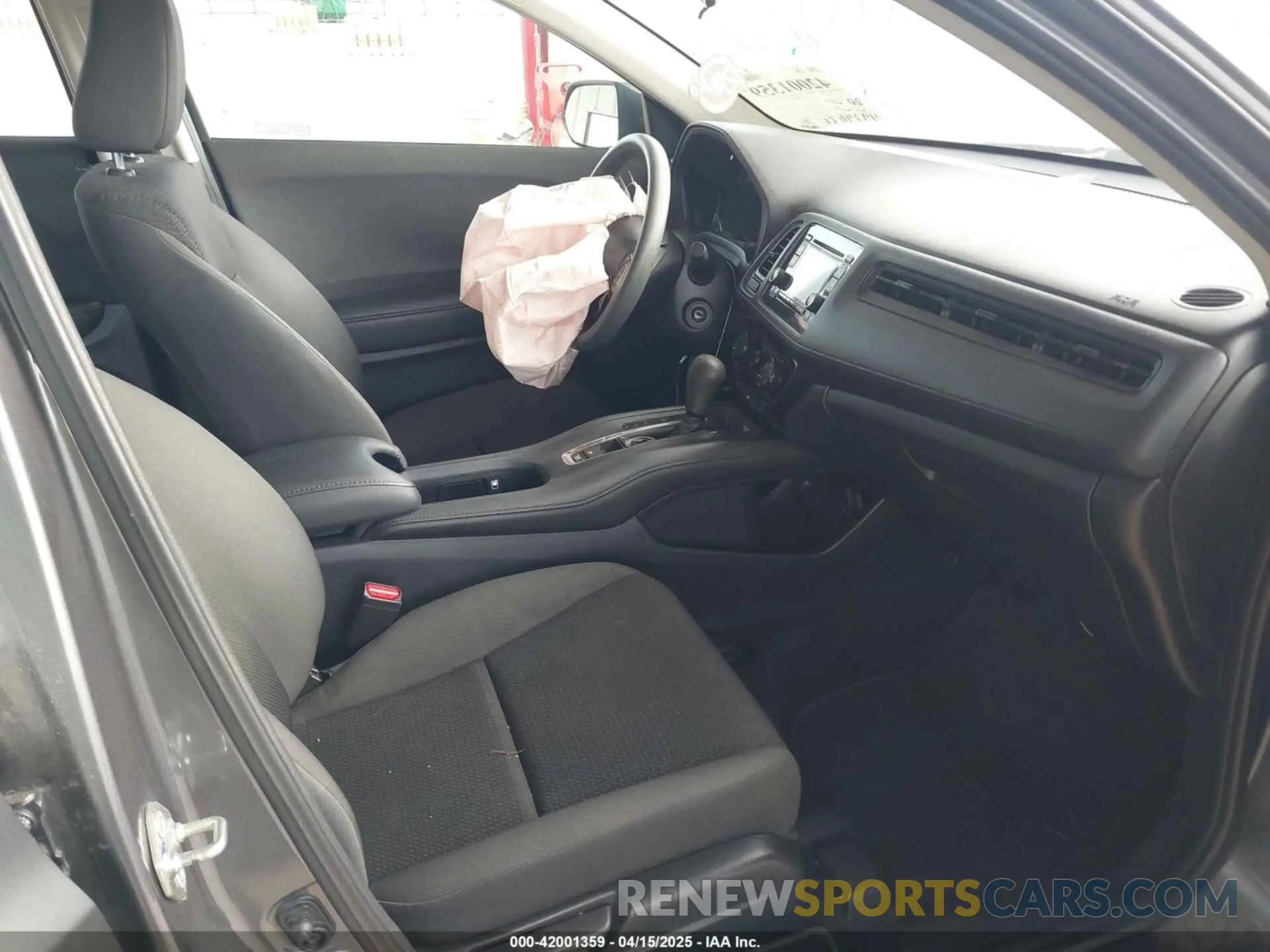 5 fotografías del automóvil dañado 3CZRU5H35LM708117 HONDA HR-V 2020