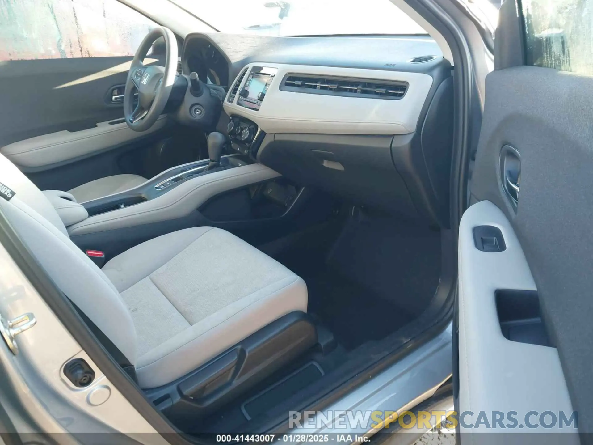 5 fotografías del automóvil dañado 3CZRU5H39LM713045 HONDA HR-V 2020