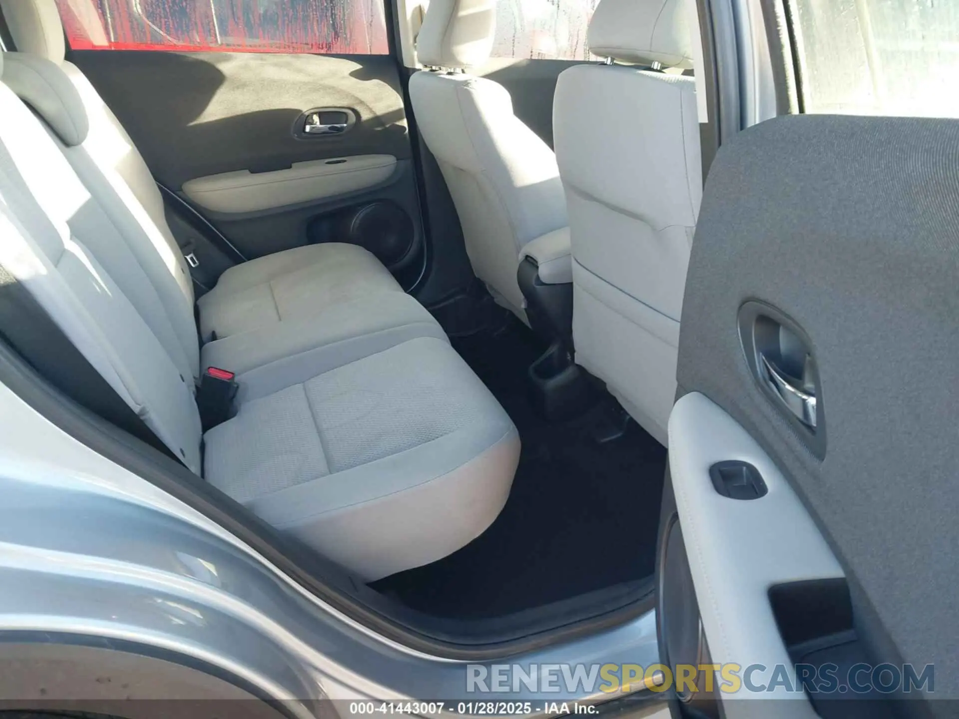 8 fotografías del automóvil dañado 3CZRU5H39LM713045 HONDA HR-V 2020