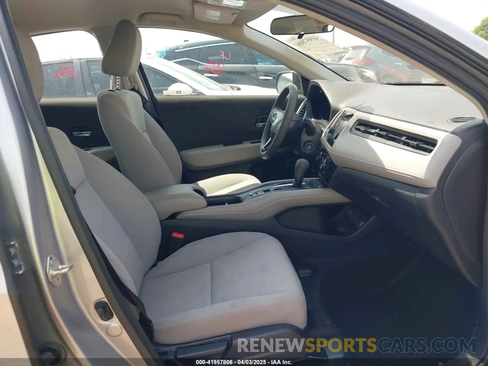 5 fotografías del automóvil dañado 3CZRU5H3XLM718688 HONDA HR-V 2020