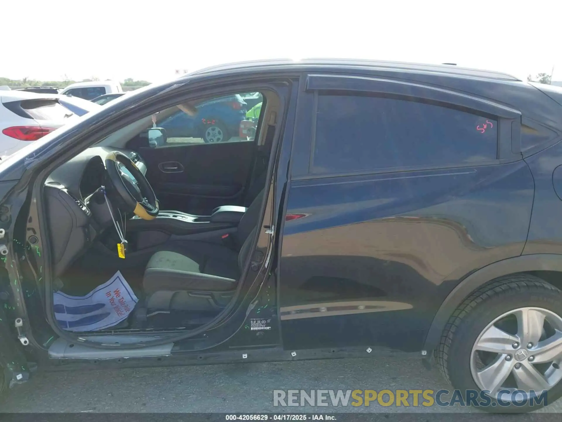 15 fotografías del automóvil dañado 3CZRU5H52LM712370 HONDA HR-V 2020