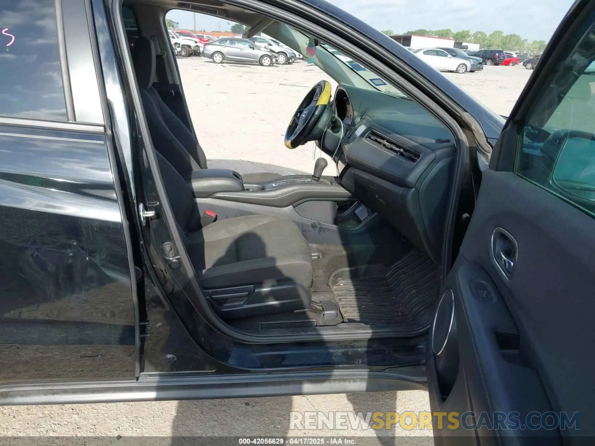 5 fotografías del automóvil dañado 3CZRU5H52LM712370 HONDA HR-V 2020