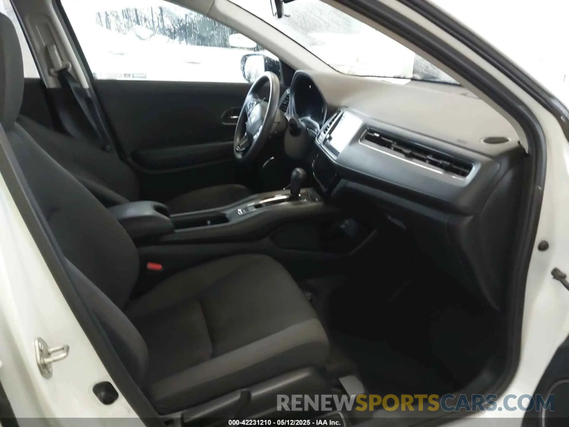 5 fotografías del automóvil dañado 3CZRU5H55LM709978 HONDA HR-V 2020