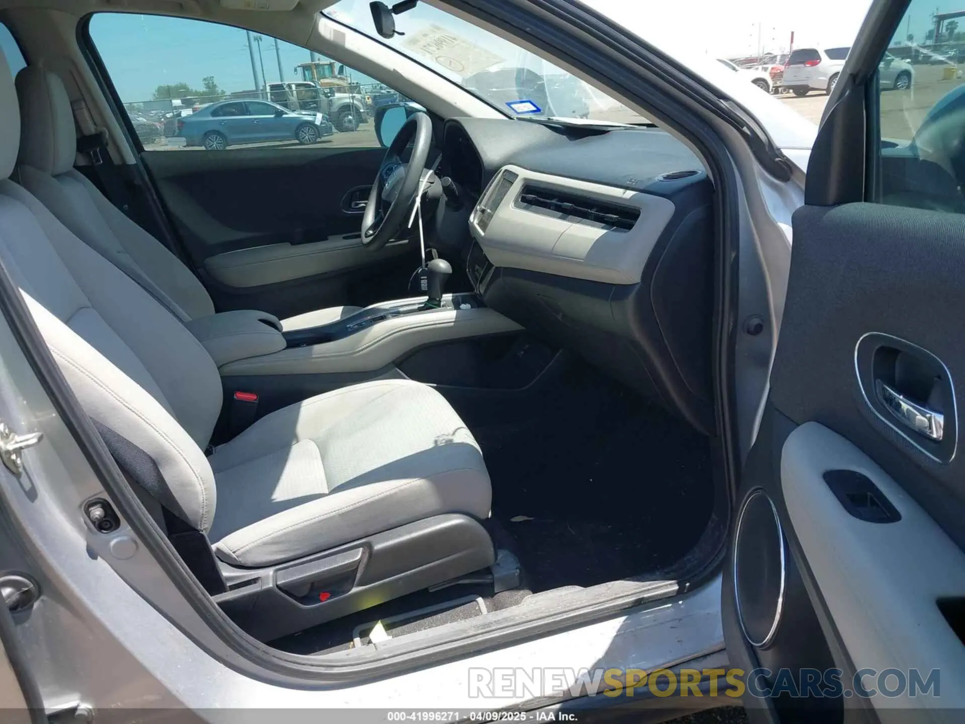 5 fotografías del automóvil dañado 3CZRU5H58LM702507 HONDA HR-V 2020
