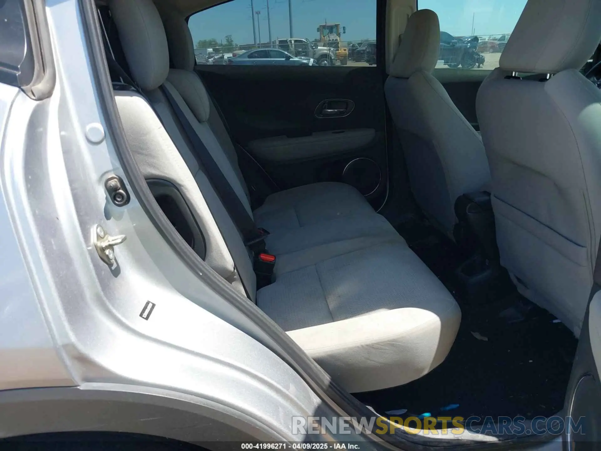 8 fotografías del automóvil dañado 3CZRU5H58LM702507 HONDA HR-V 2020