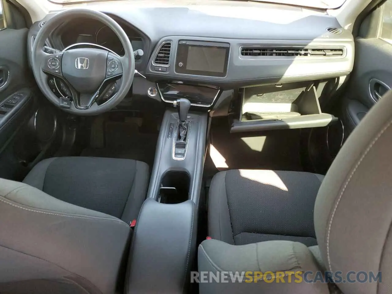 8 fotografías del automóvil dañado 3CZRU5H59LM715198 HONDA HR-V 2020