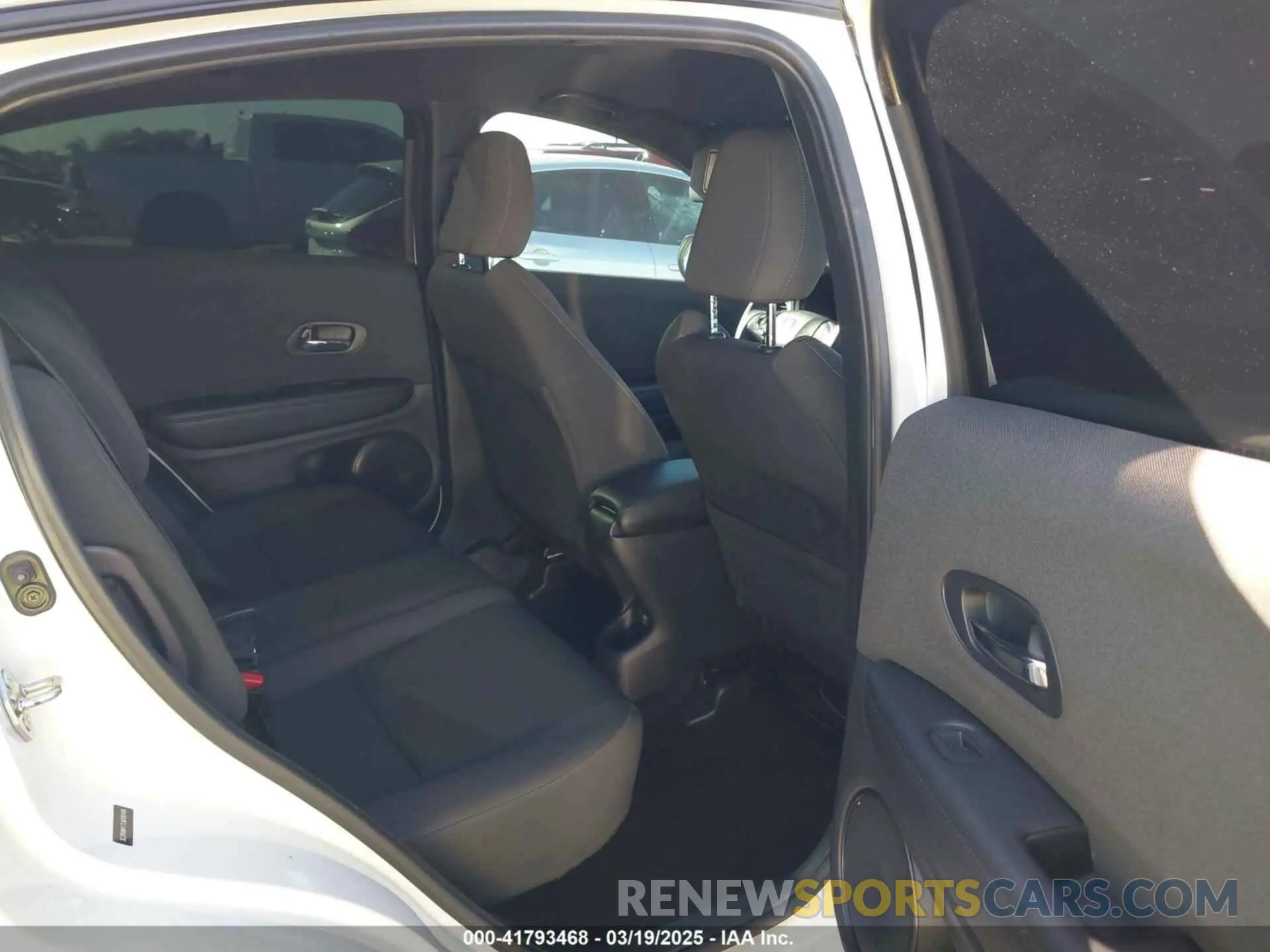 8 fotografías del automóvil dañado 3CZRU6H17LM706499 HONDA HR-V 2020