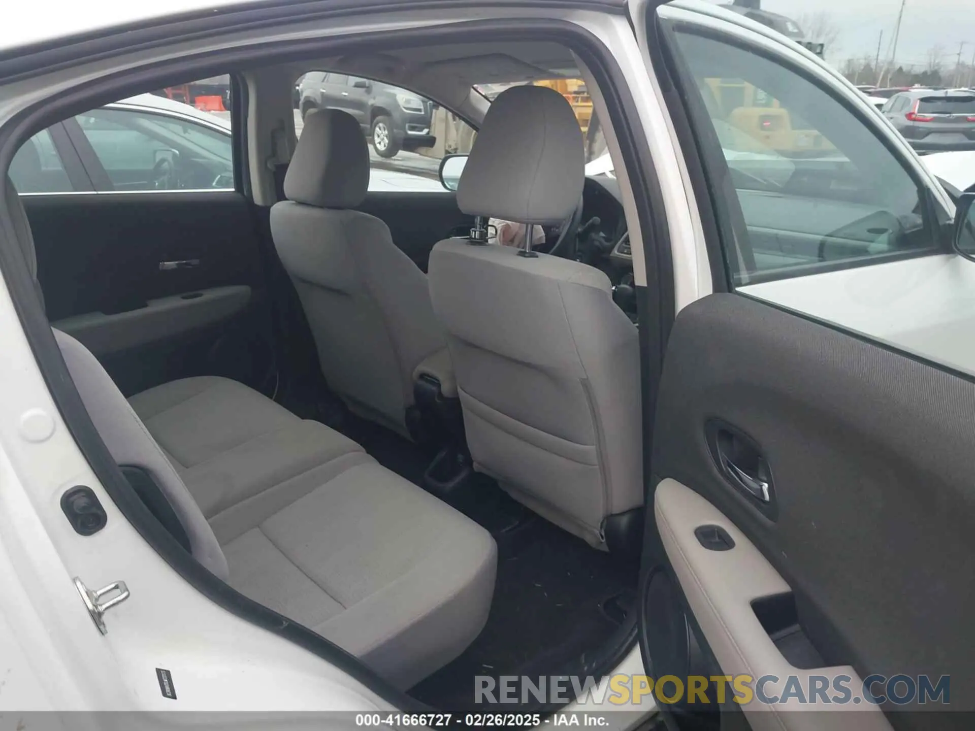 8 fotografías del automóvil dañado 3CZRU6H35LM723173 HONDA HR-V 2020
