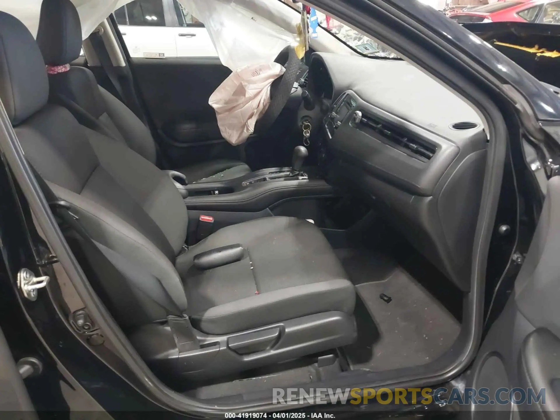 5 fotografías del automóvil dañado 3CZRU6H36LM709511 HONDA HR-V 2020