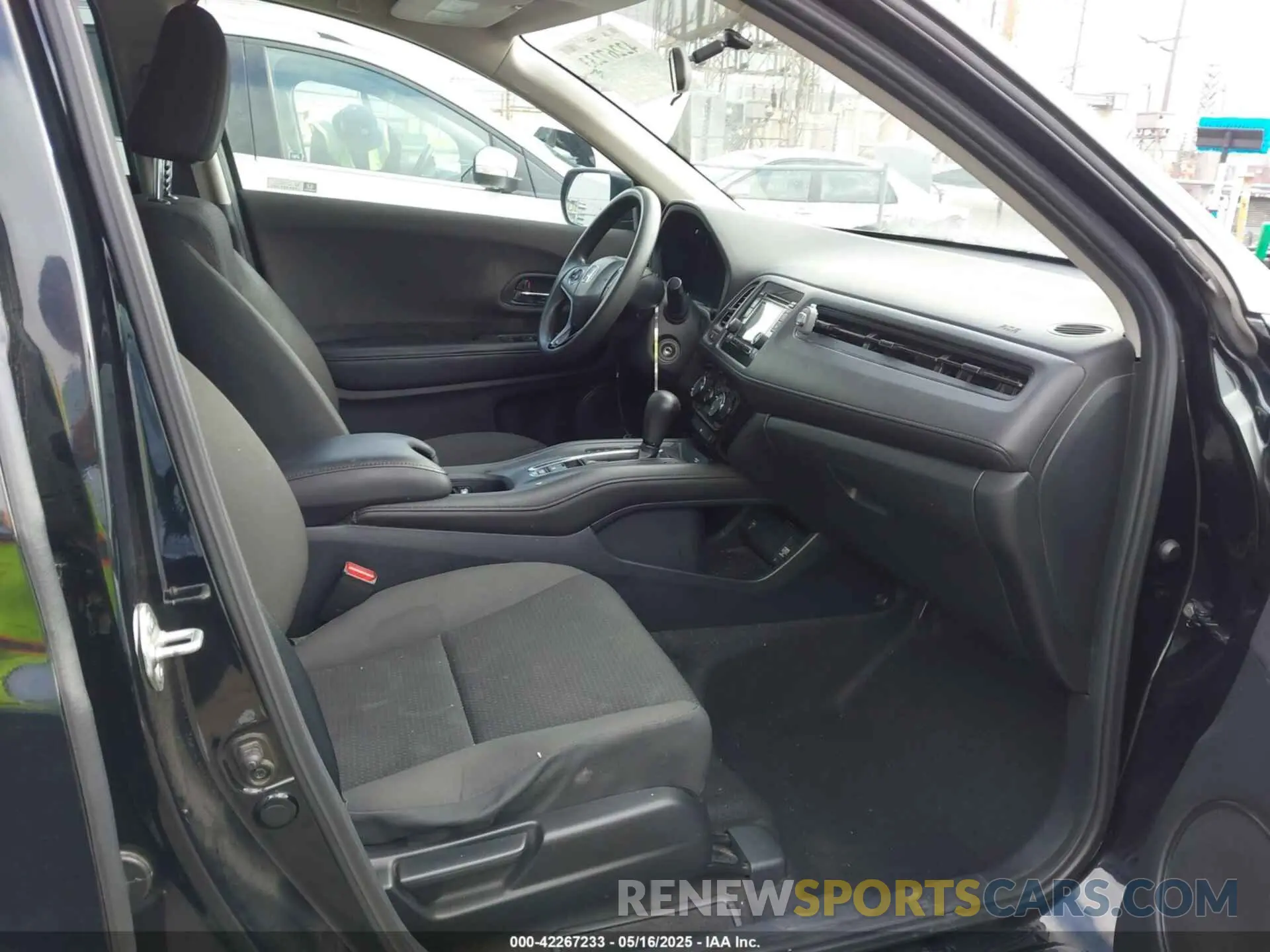 5 fotografías del automóvil dañado 3CZRU6H39LM728490 HONDA HR-V 2020