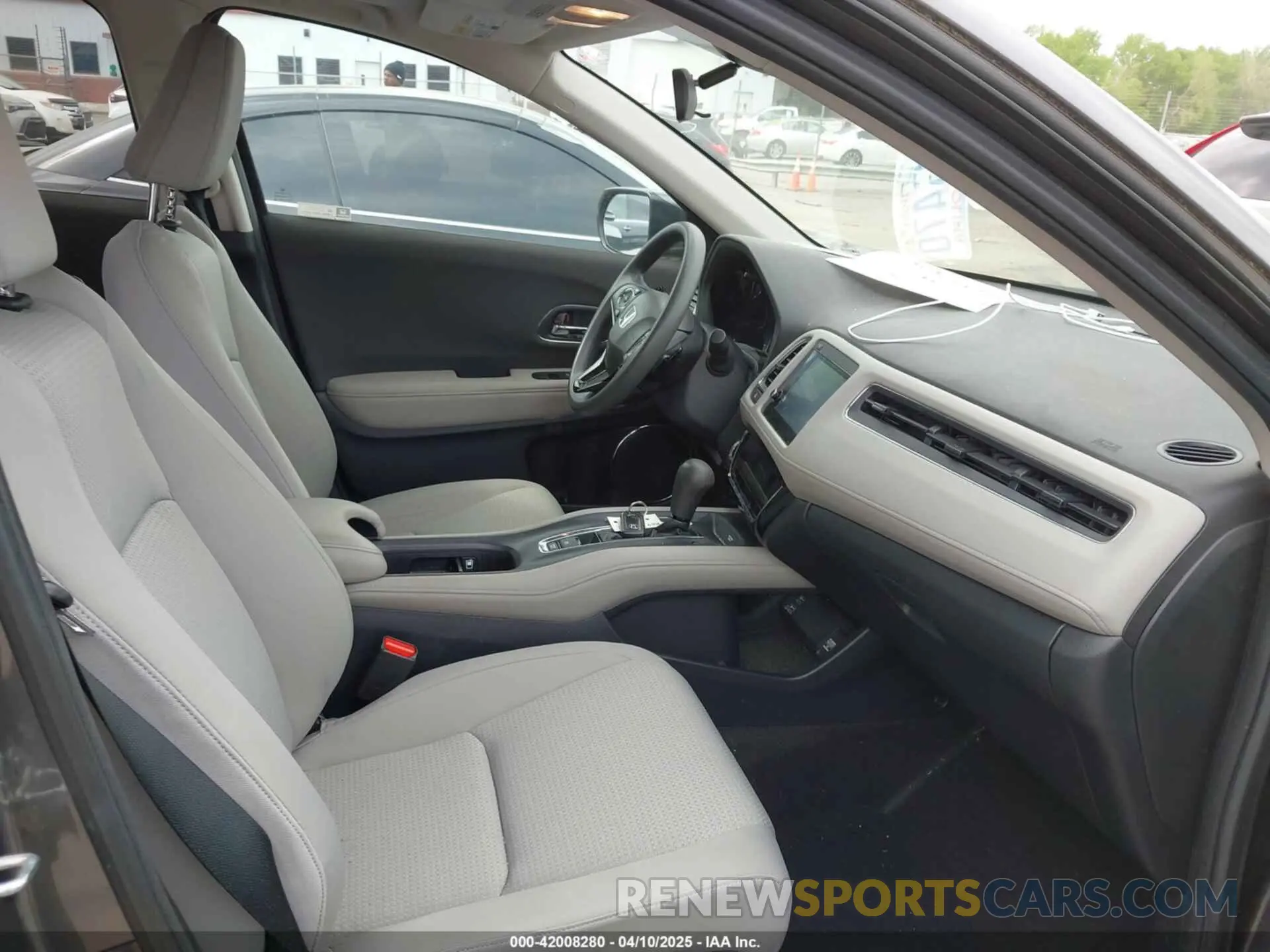 5 fotografías del automóvil dañado 3CZRU6H52LM702847 HONDA HR-V 2020