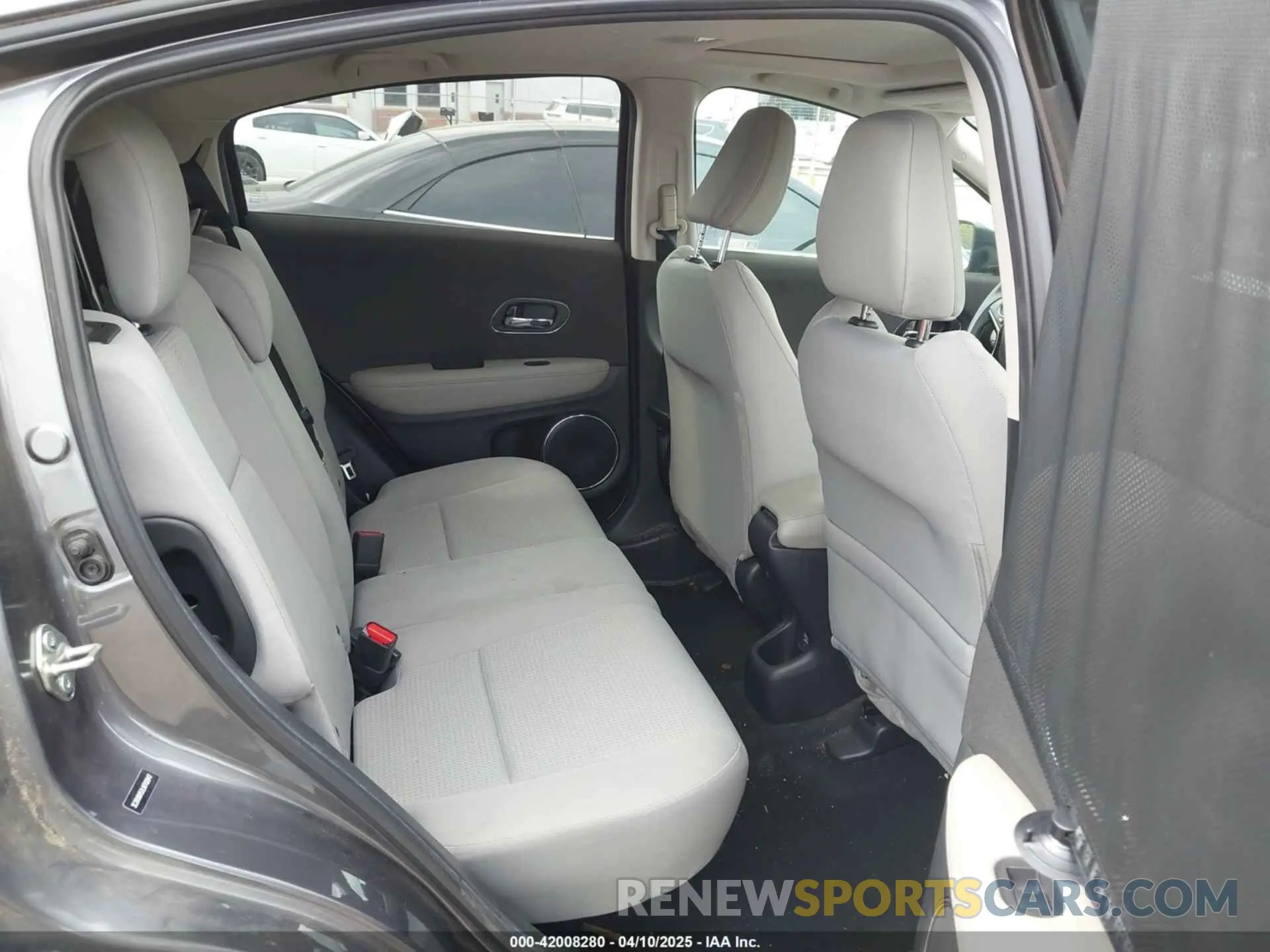 8 fotografías del automóvil dañado 3CZRU6H52LM702847 HONDA HR-V 2020