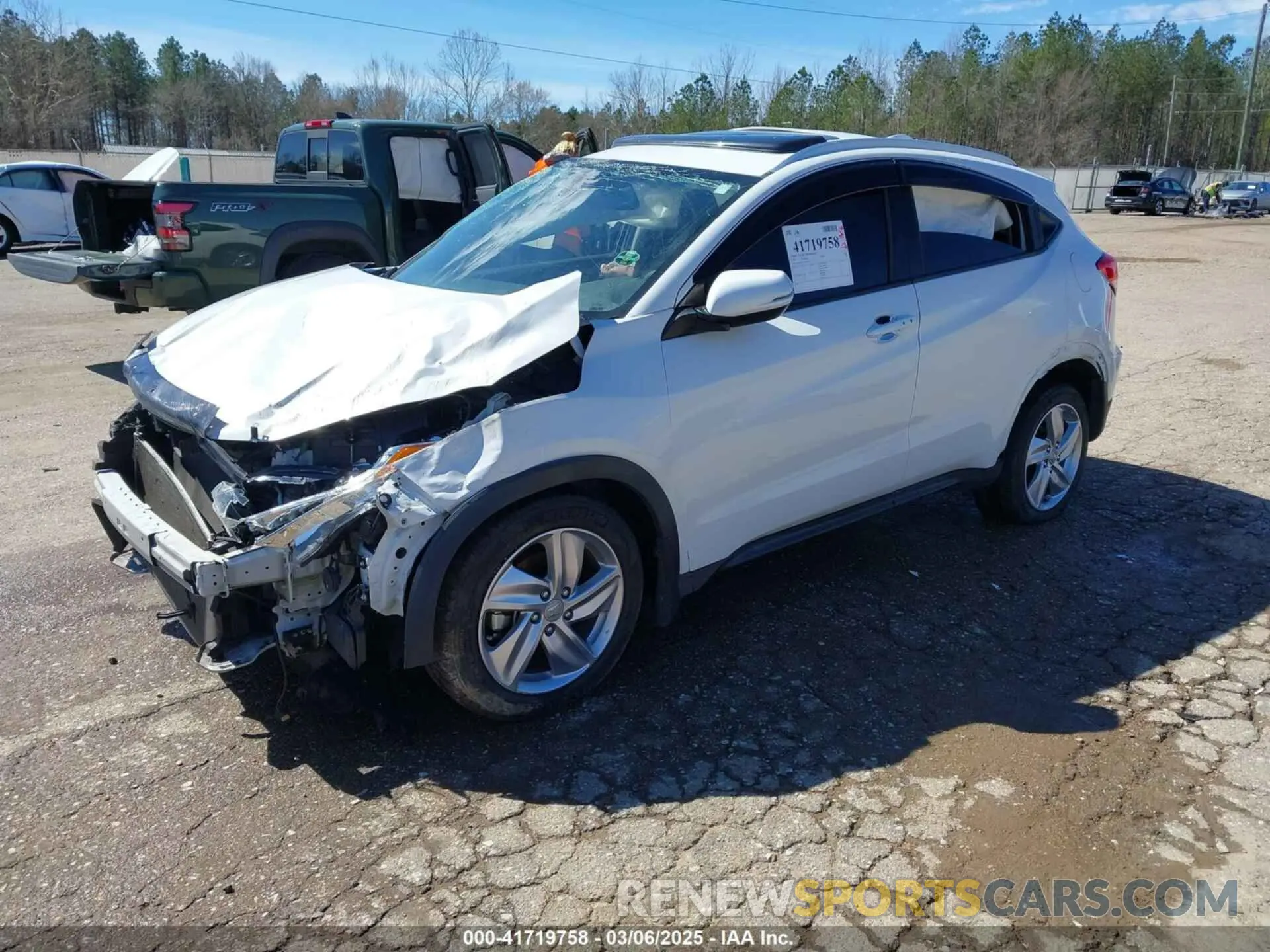 2 fotografías del automóvil dañado 3CZRU6H57LM719014 HONDA HR-V 2020
