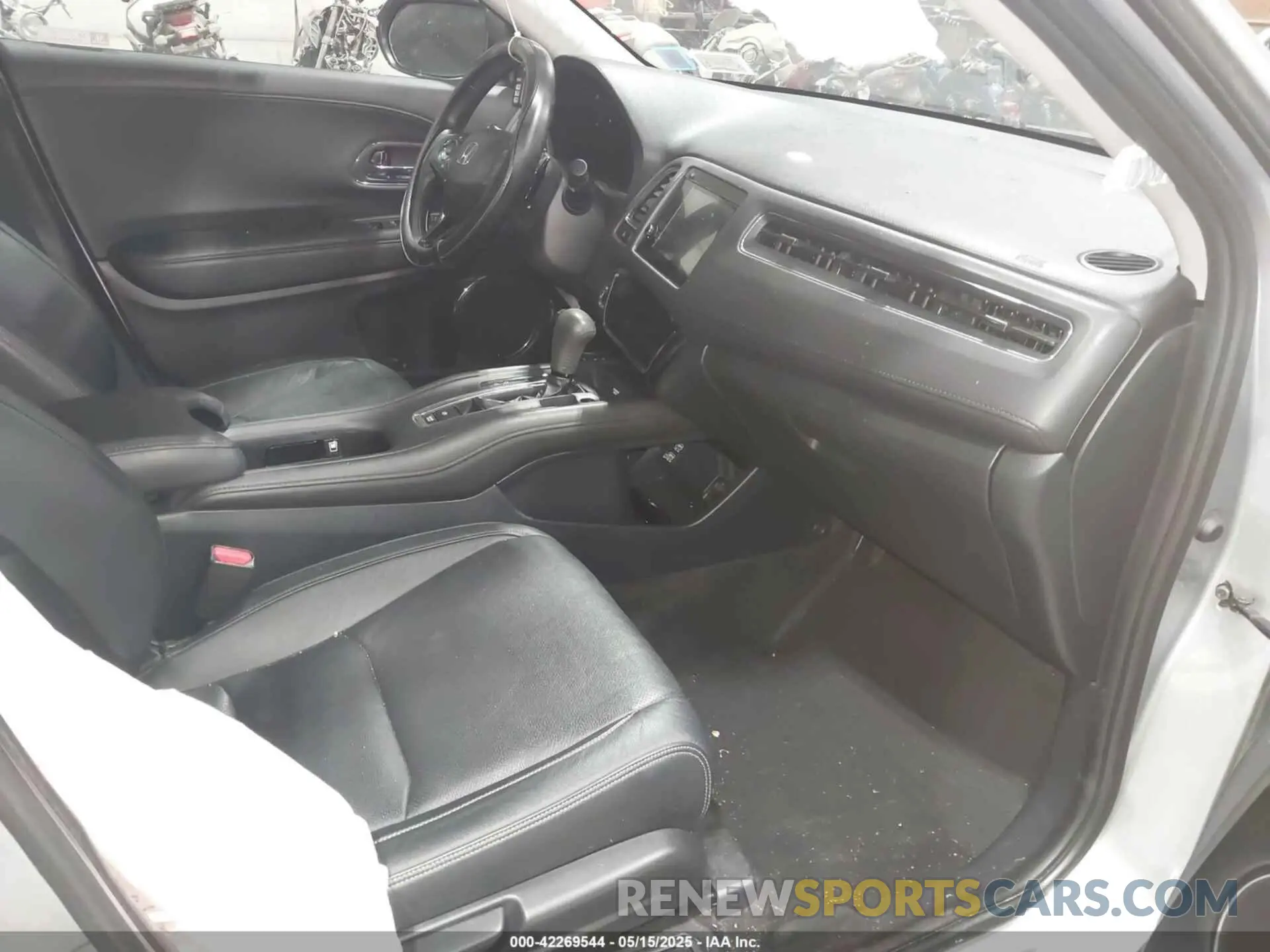 5 fotografías del automóvil dañado 3CZRU6H96LM708203 HONDA HR-V 2020