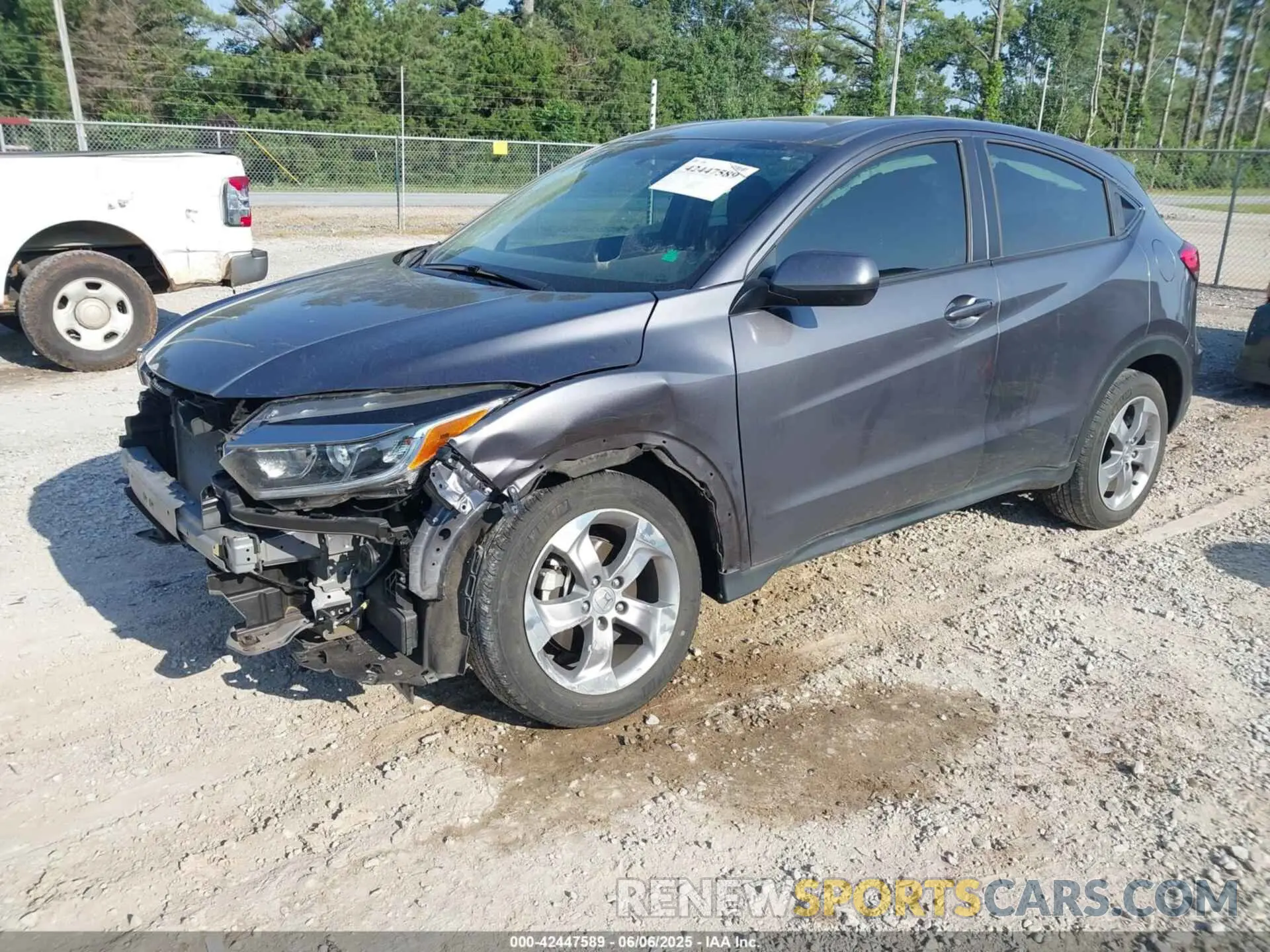 2 fotografías del automóvil dañado 3CZRU5H34MM700351 HONDA HR-V 2021