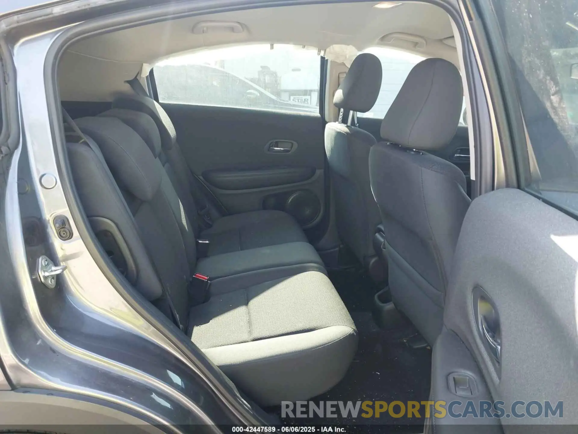 8 fotografías del automóvil dañado 3CZRU5H34MM700351 HONDA HR-V 2021