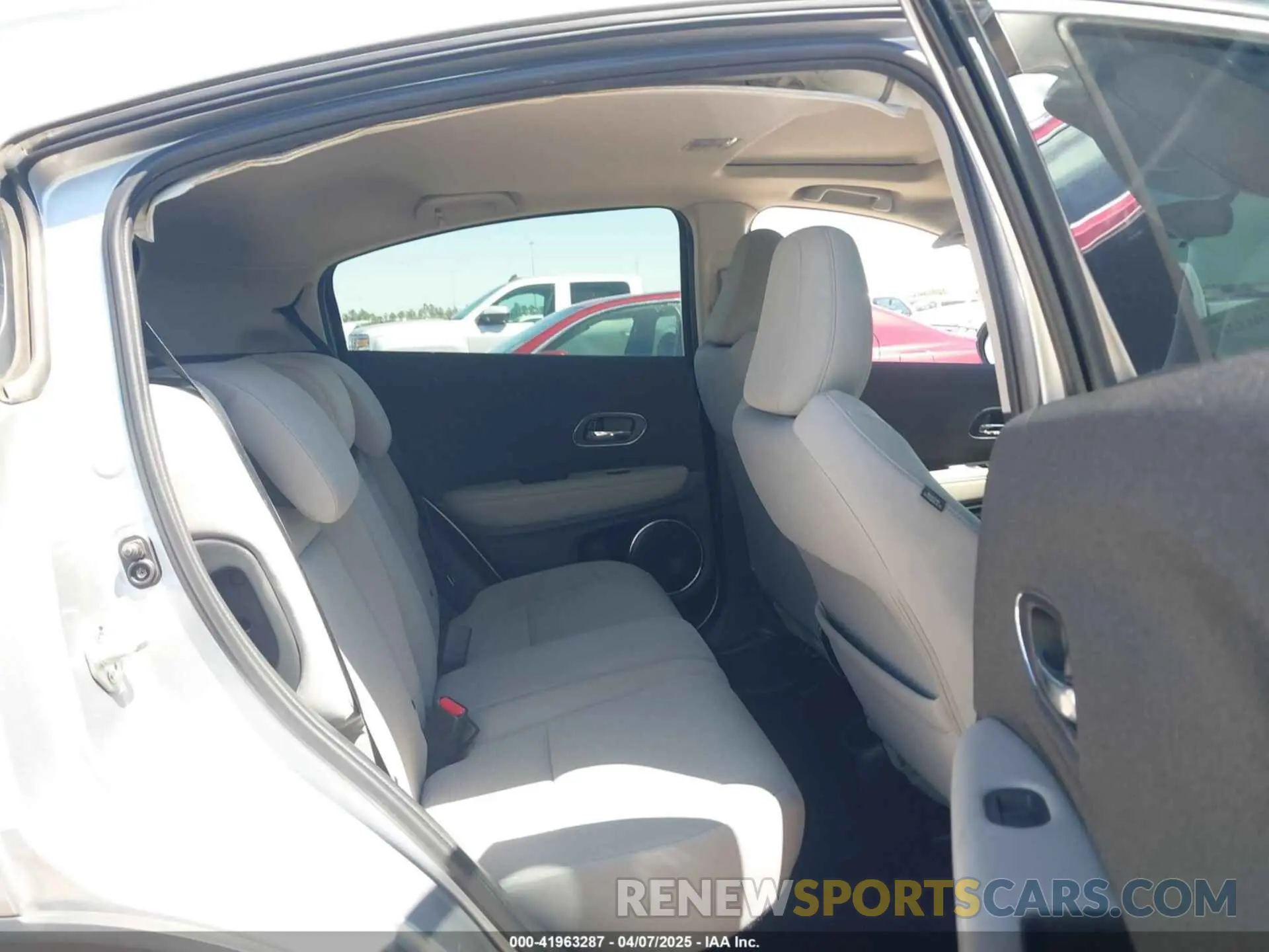 8 fotografías del automóvil dañado 3CZRU5H54MM701212 HONDA HR-V 2021