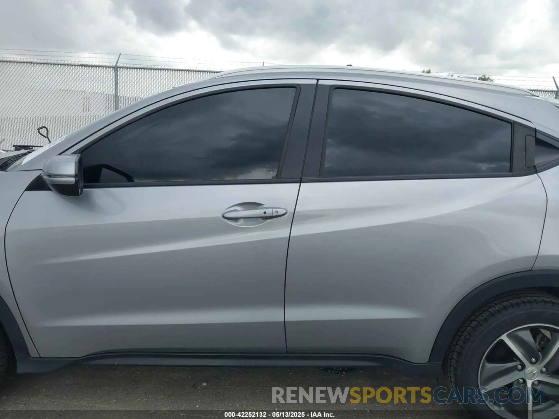 15 fotografías del automóvil dañado 3CZRU5H58MM733614 HONDA HR-V 2021