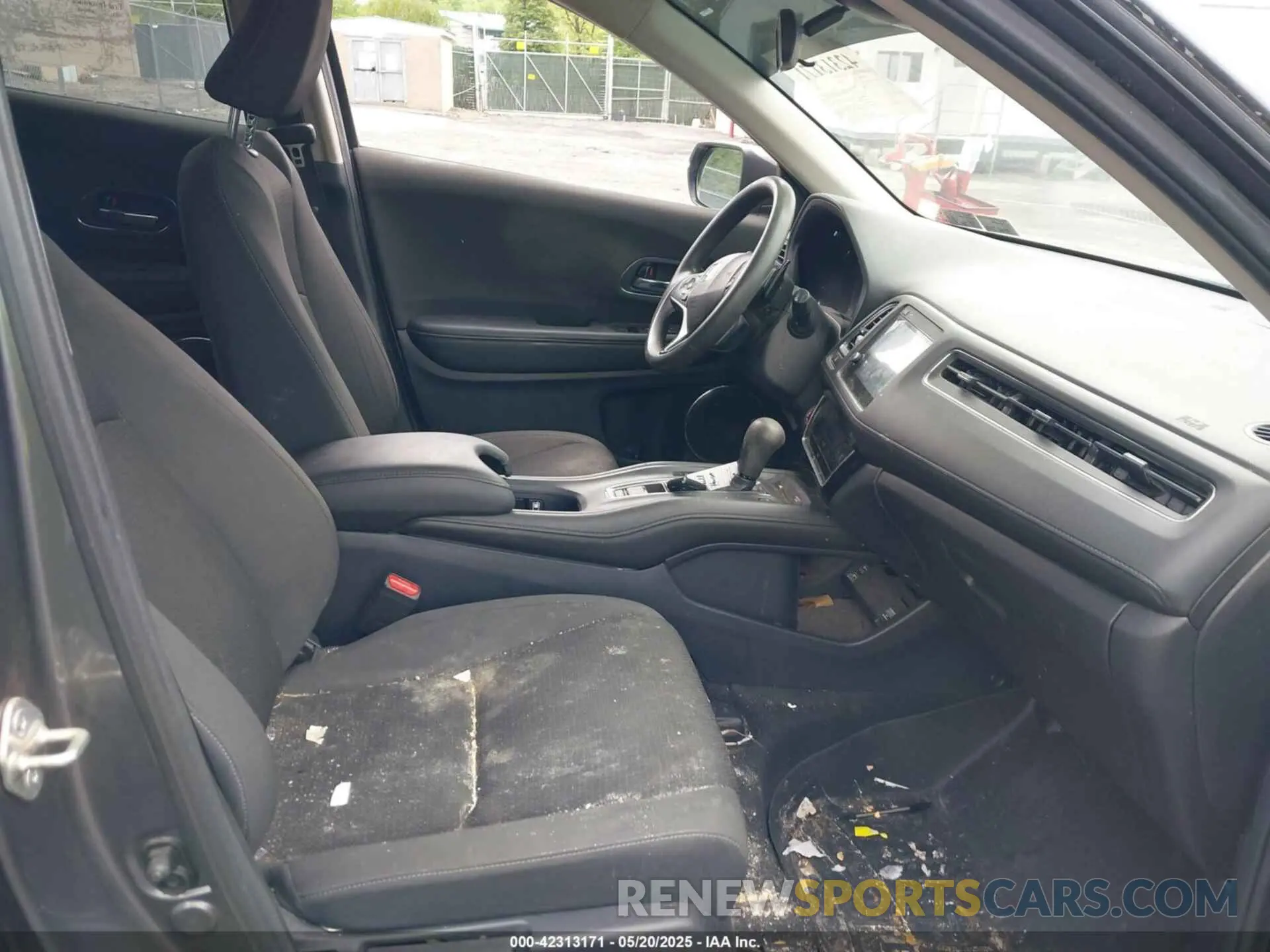 5 fotografías del automóvil dañado 3CZRU6H5XMM700605 HONDA HR-V 2021